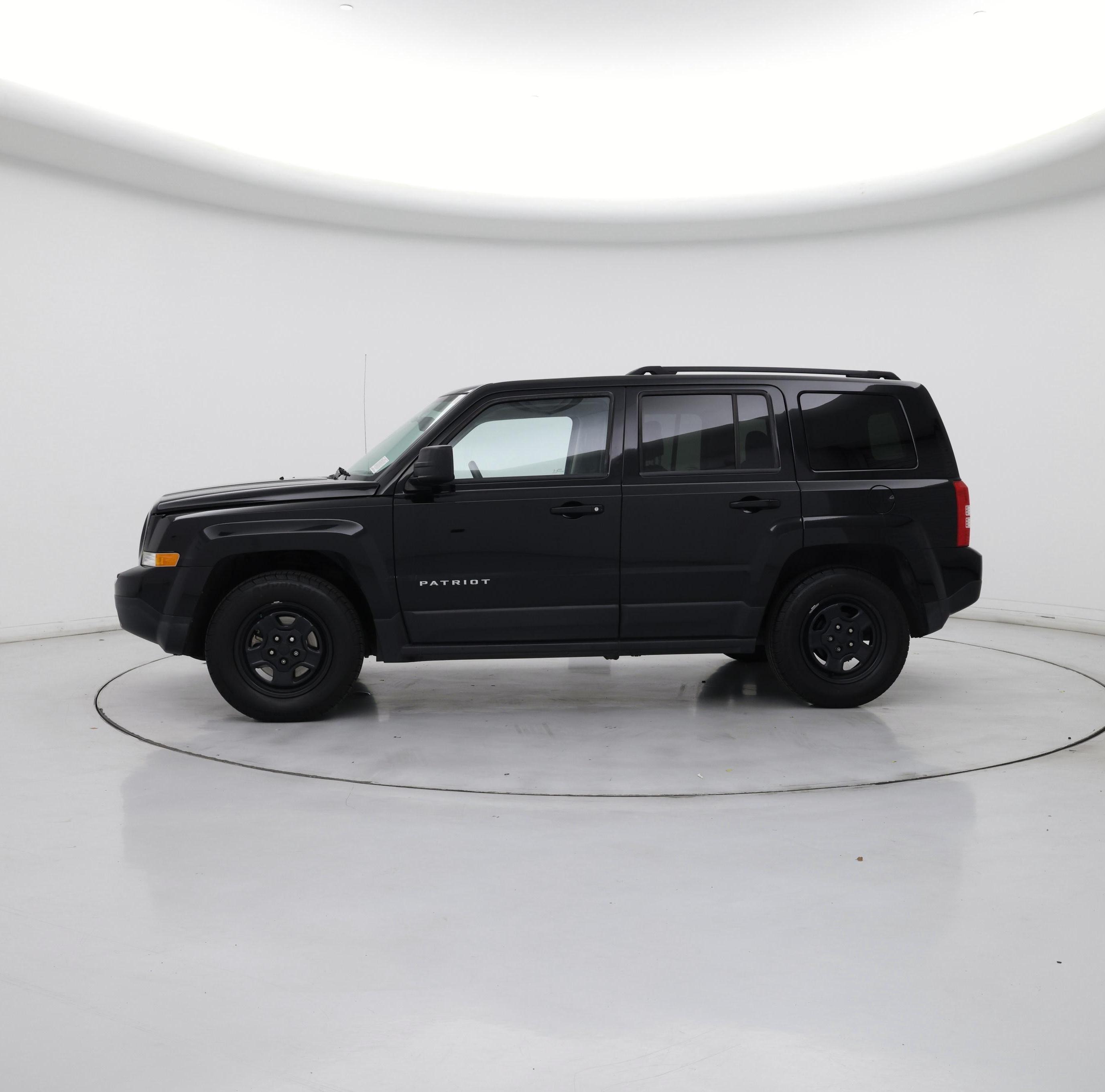 Thumbnail: 2017 Jeep Patriot - 3