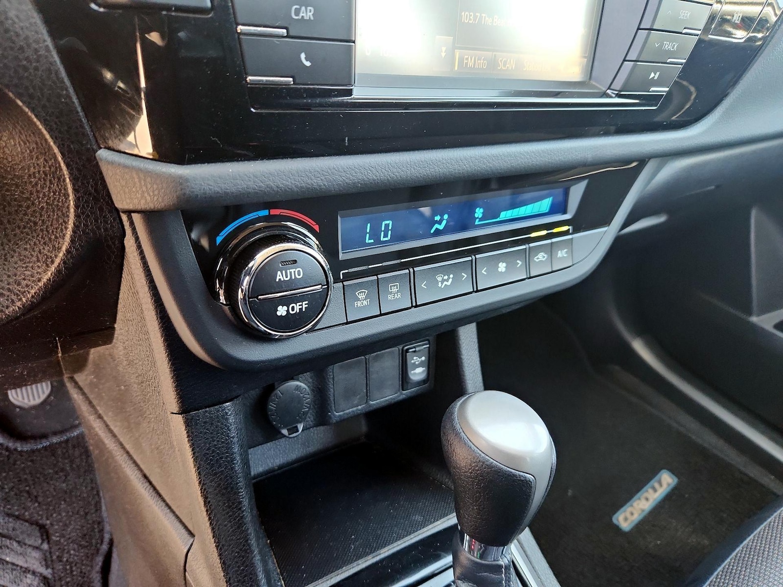 2015 Toyota Corolla S Plus - Photo 16