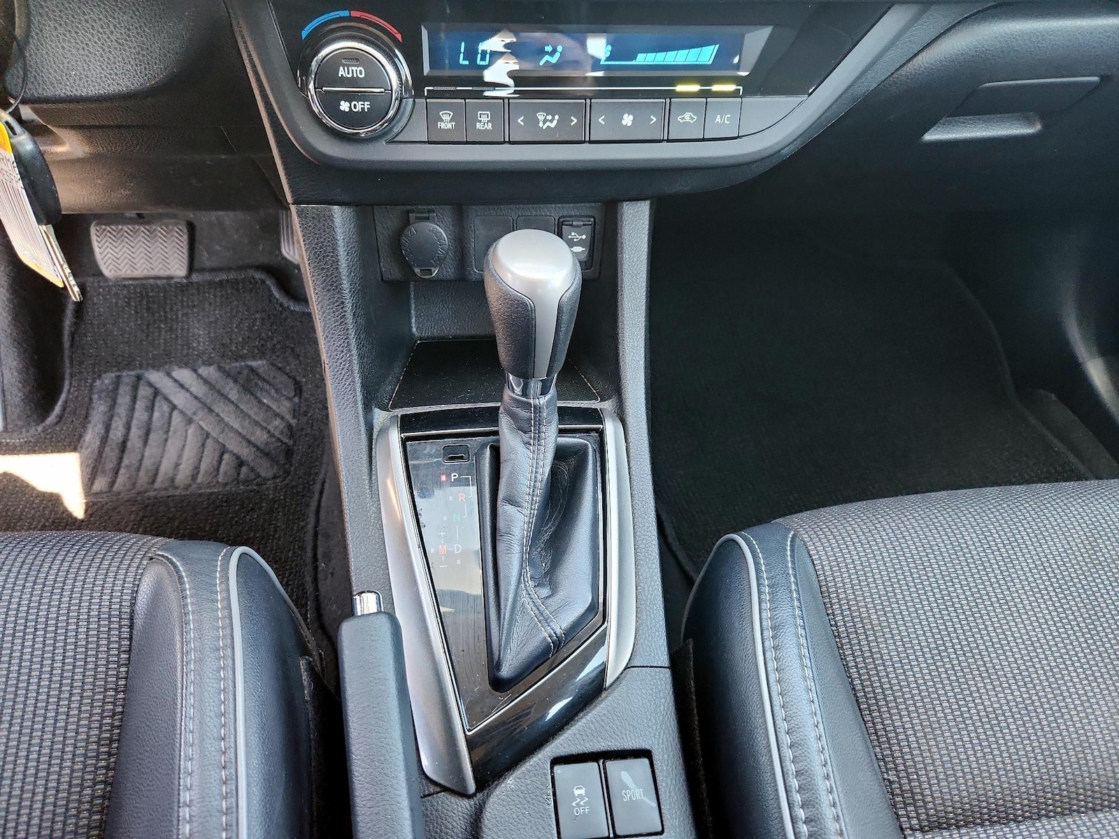 2015 Toyota Corolla S Plus - Photo 17