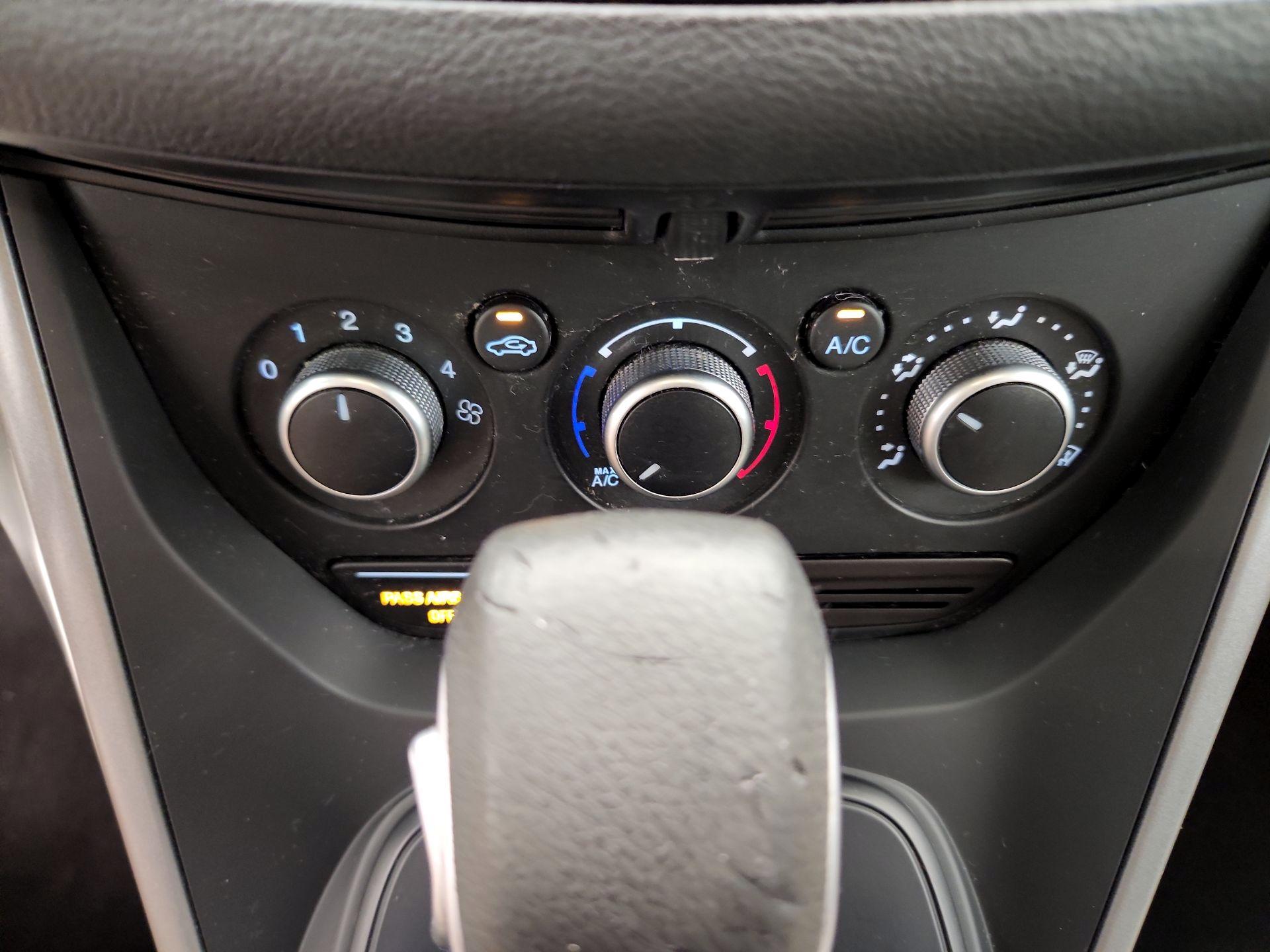 Thumbnail: 2015 Ford Escape - 16