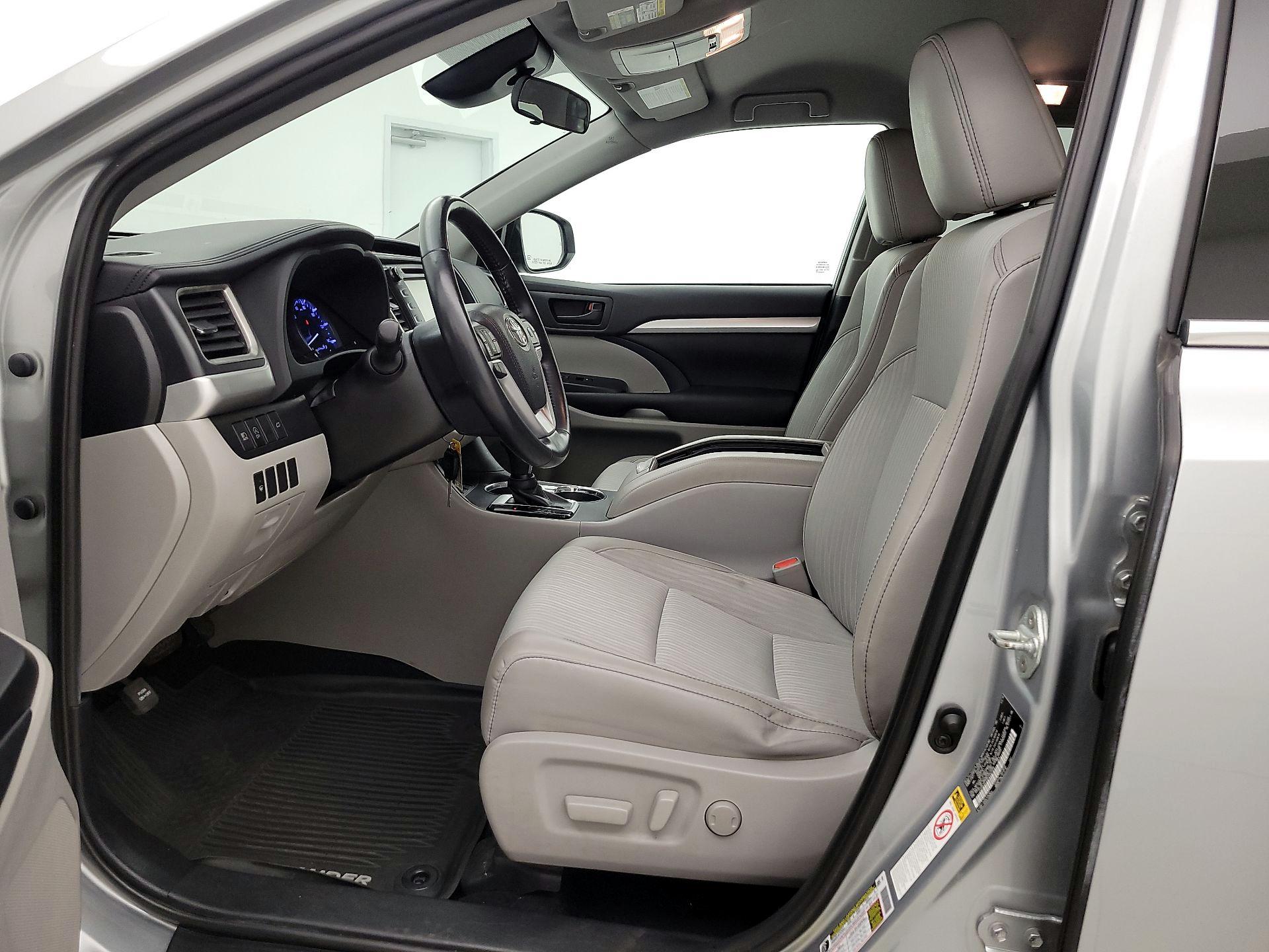 Thumbnail: 2019 Toyota Highlander - 11