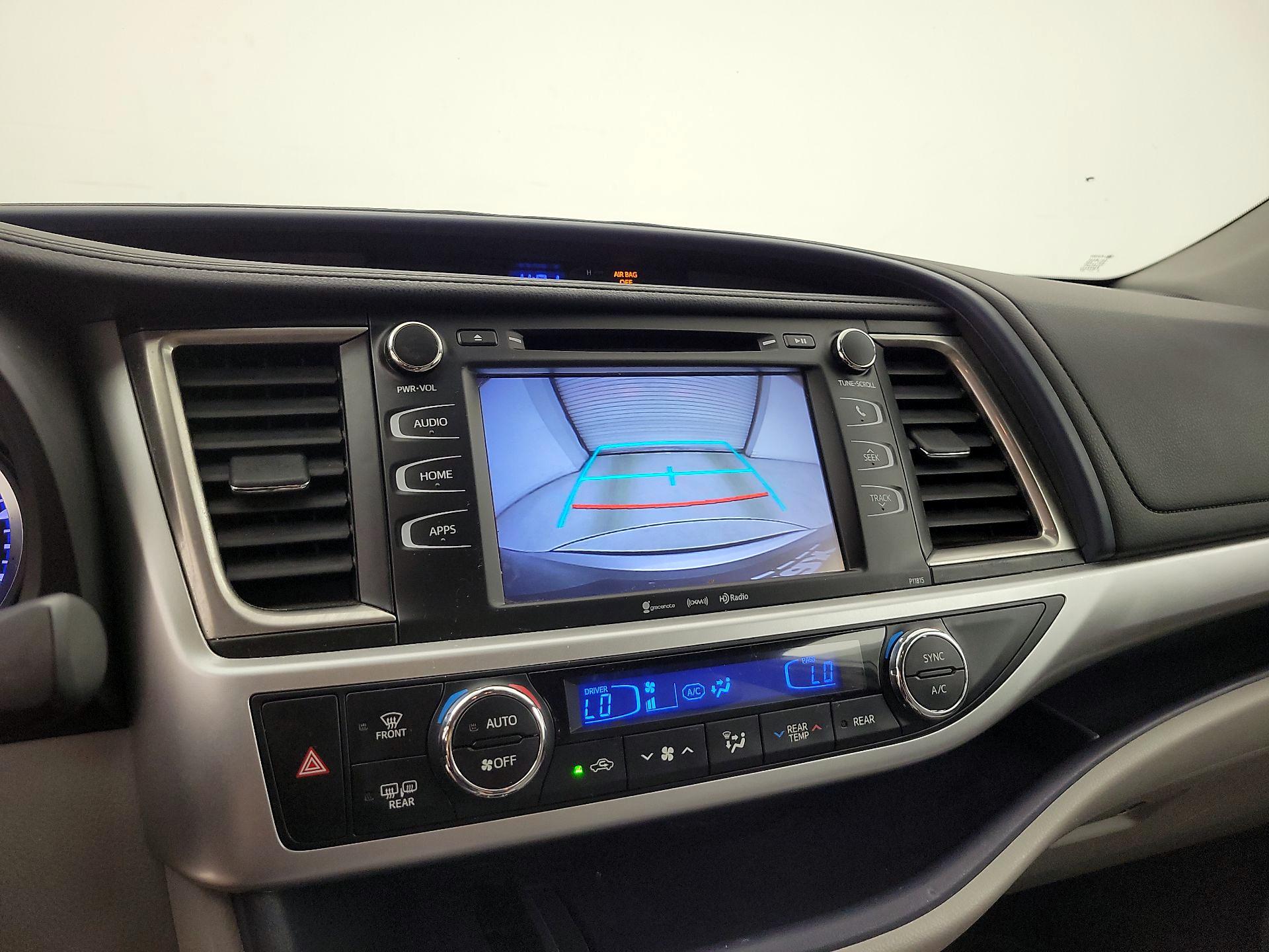 Thumbnail: 2019 Toyota Highlander - 14