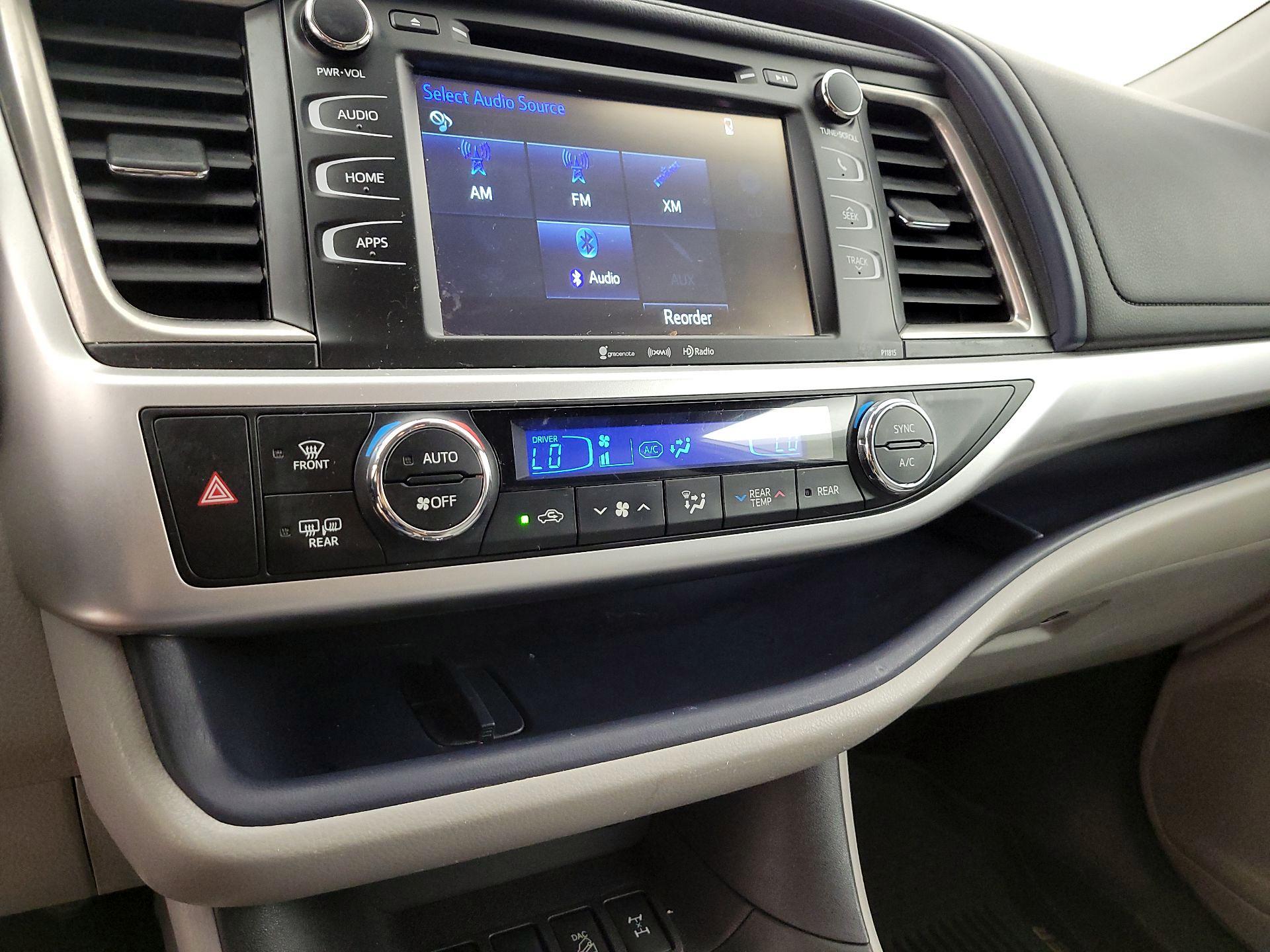 Thumbnail: 2019 Toyota Highlander - 16