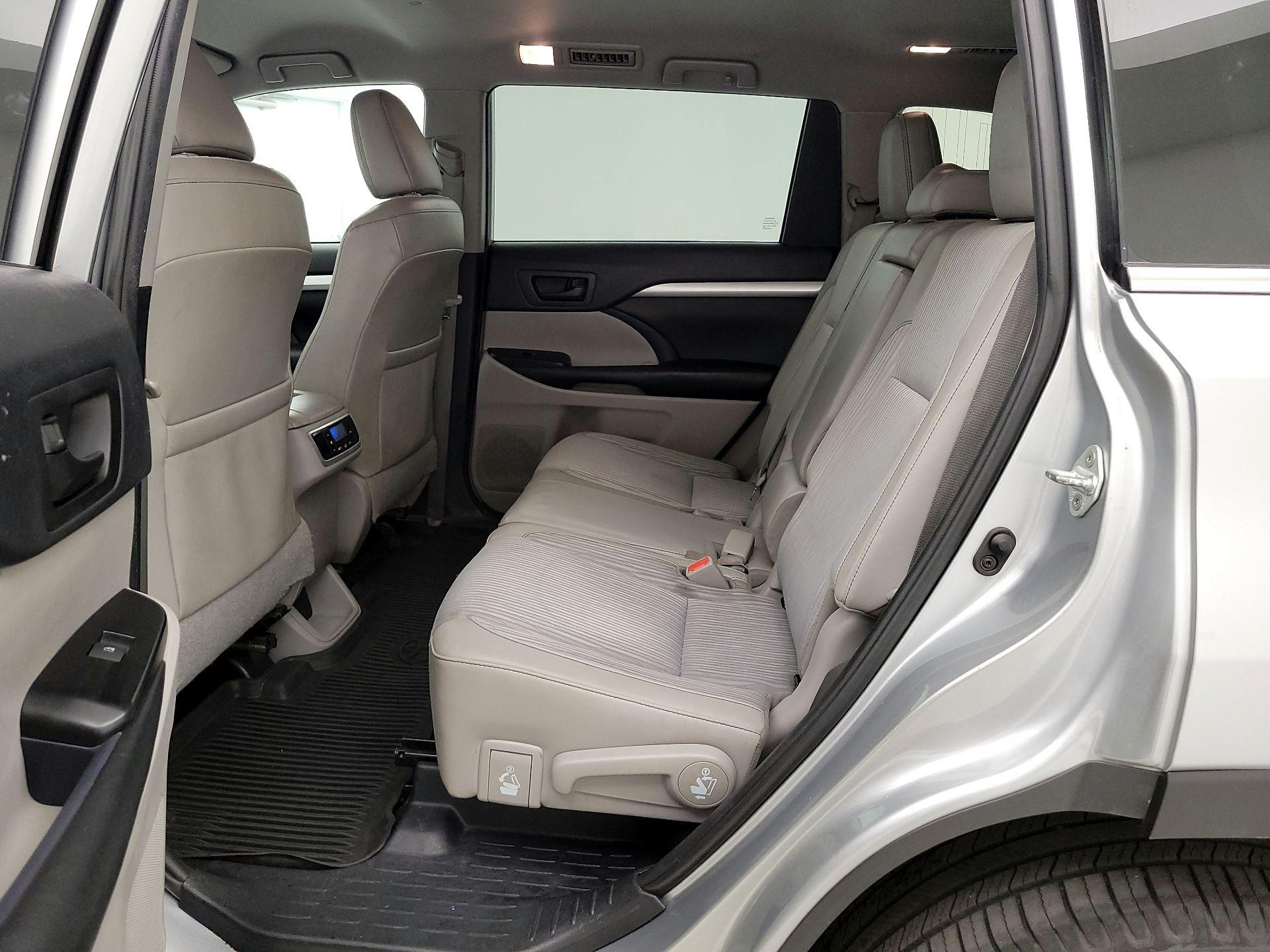 Thumbnail: 2019 Toyota Highlander - 19