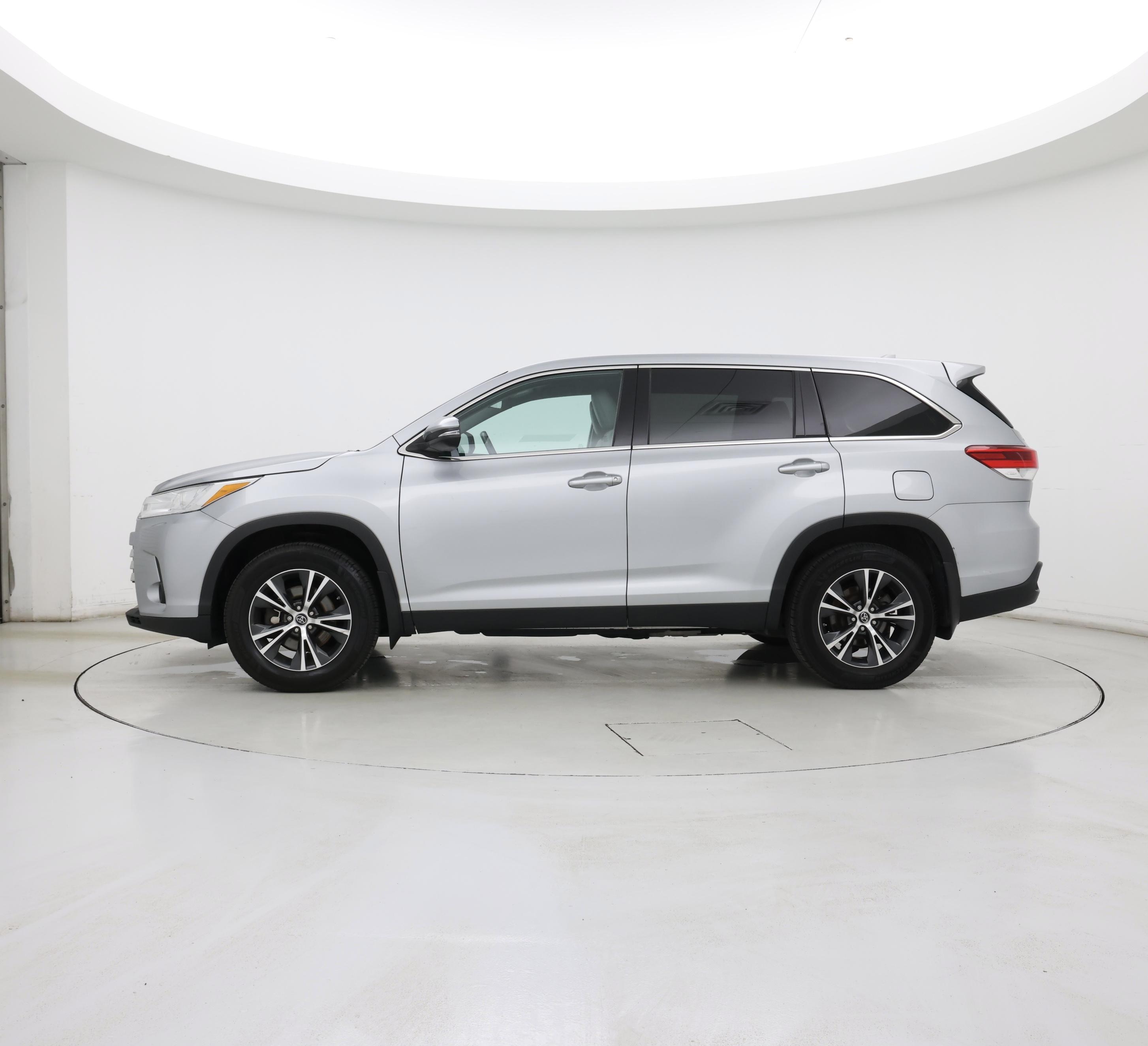 Thumbnail: 2019 Toyota Highlander - 3