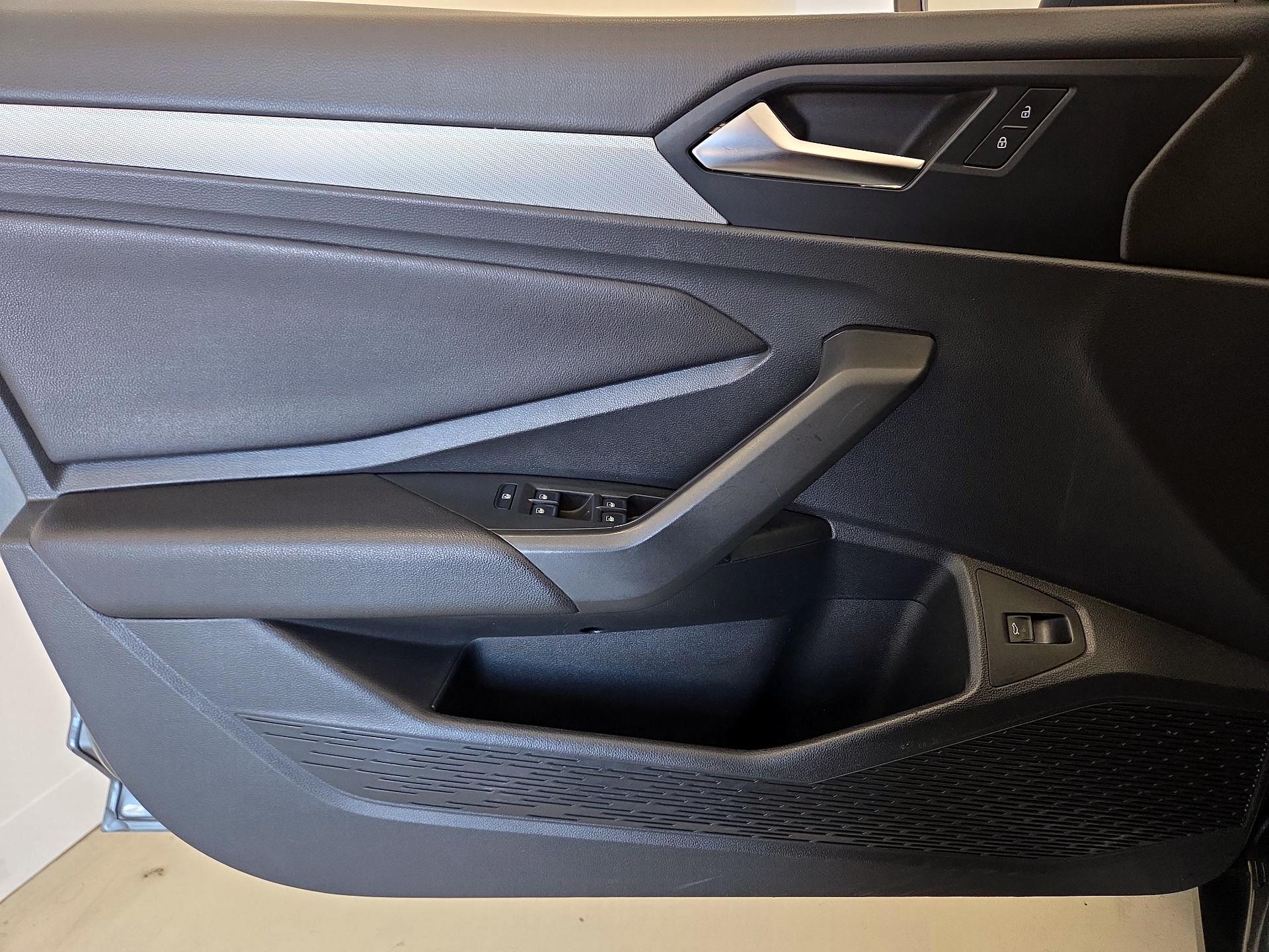 Thumbnail: 2019 Volkswagen Jetta - 12