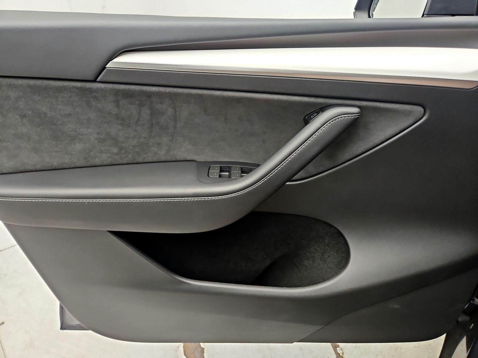 Thumbnail: 2023 Tesla Model Y - 12