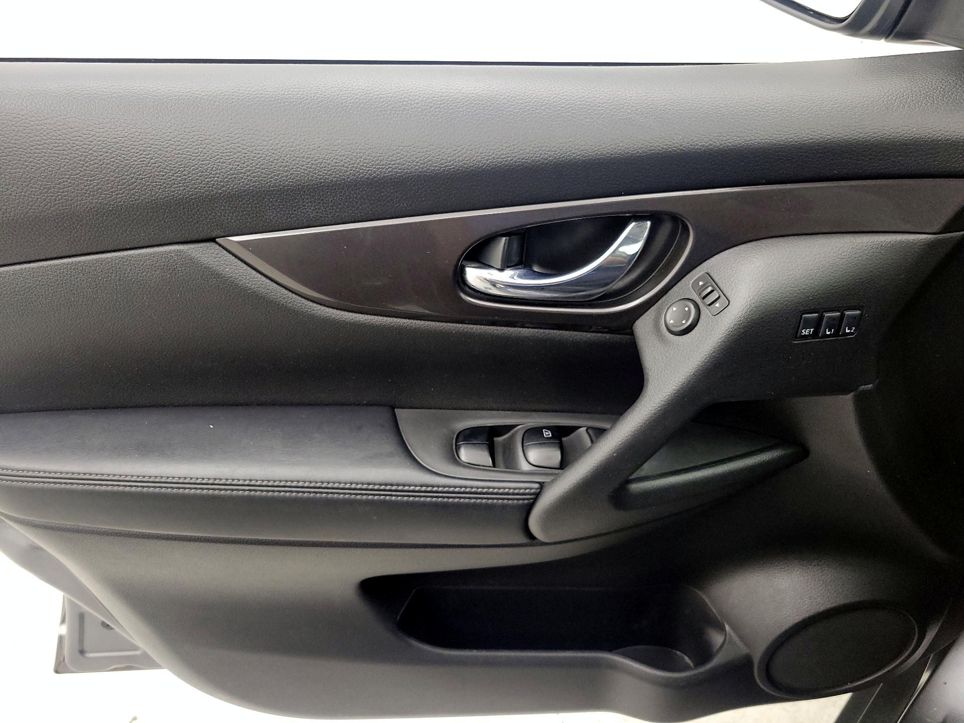 Thumbnail: 2019 Nissan Rogue - 12