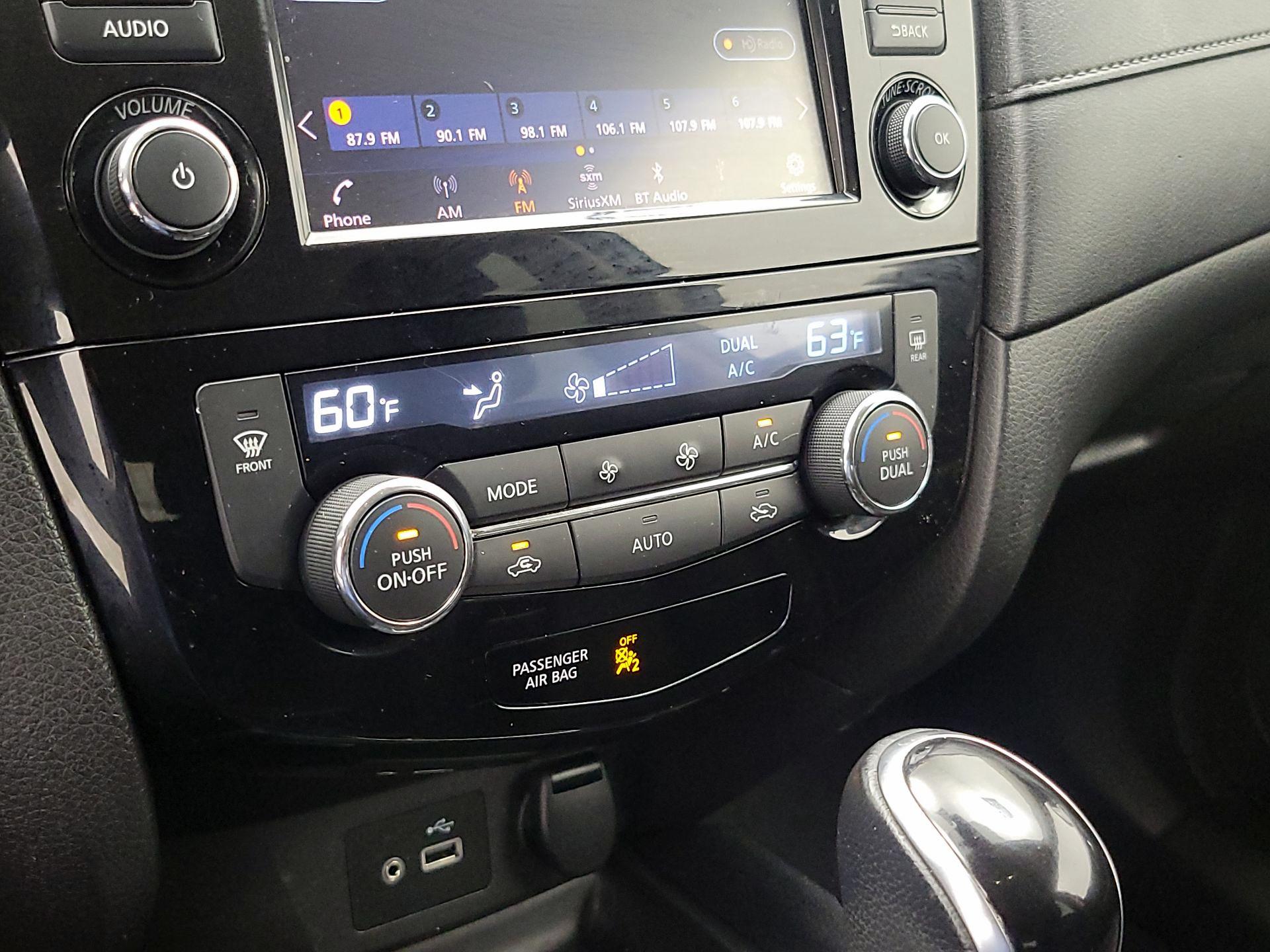 Thumbnail: 2019 Nissan Rogue - 17