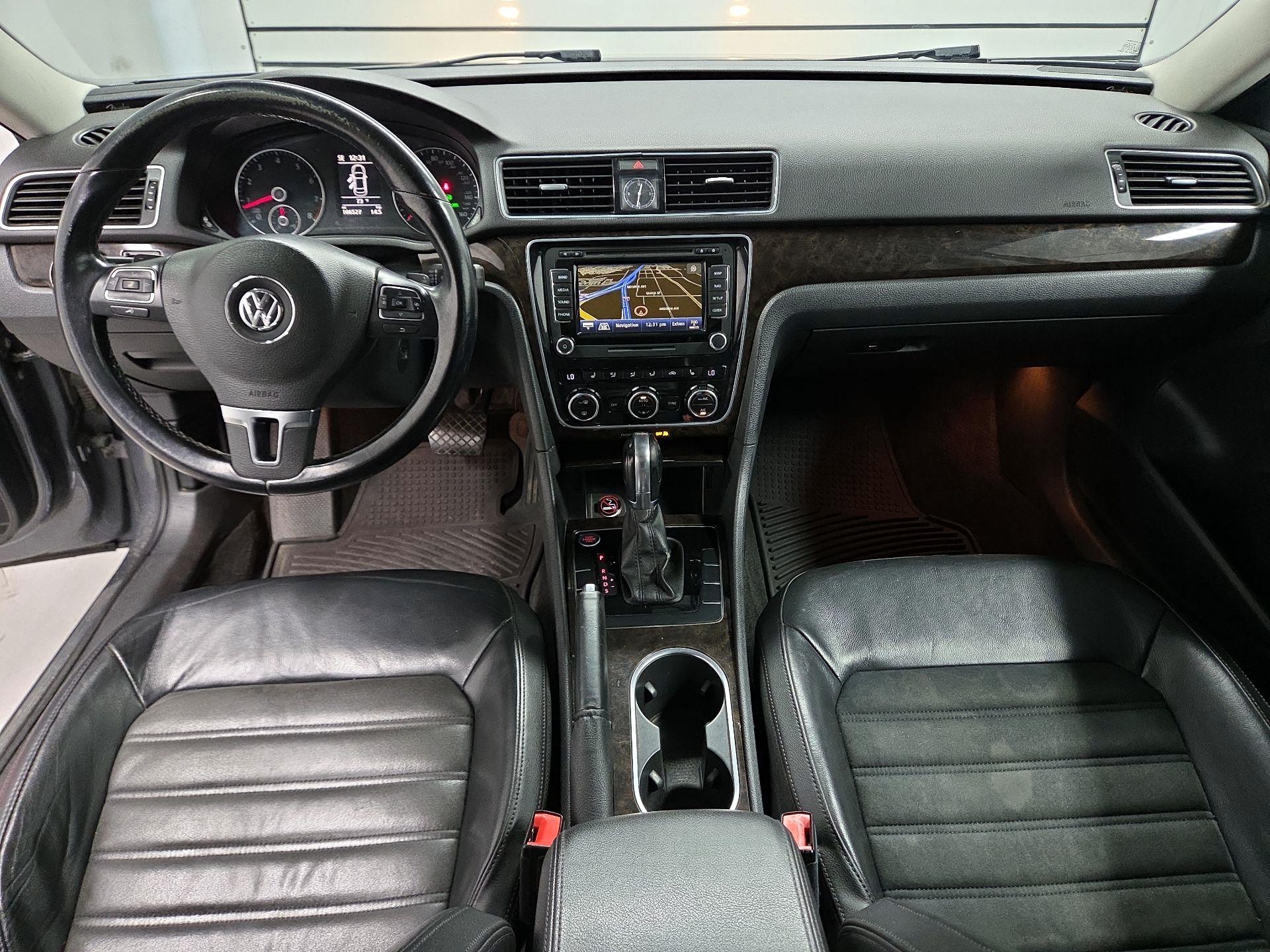 Thumbnail: 2015 Volkswagen Passat - 9