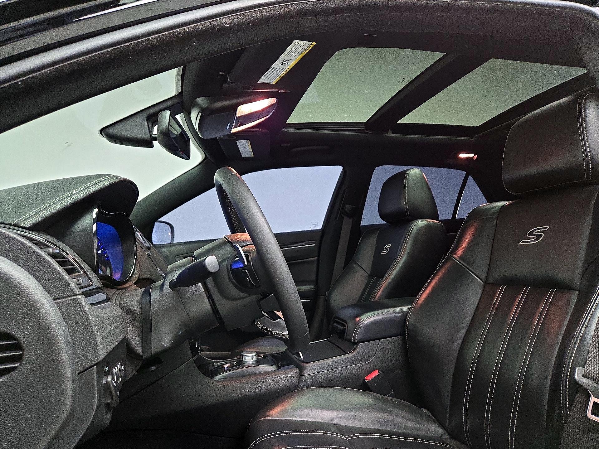 Thumbnail: 2022 Chrysler 300 - 20