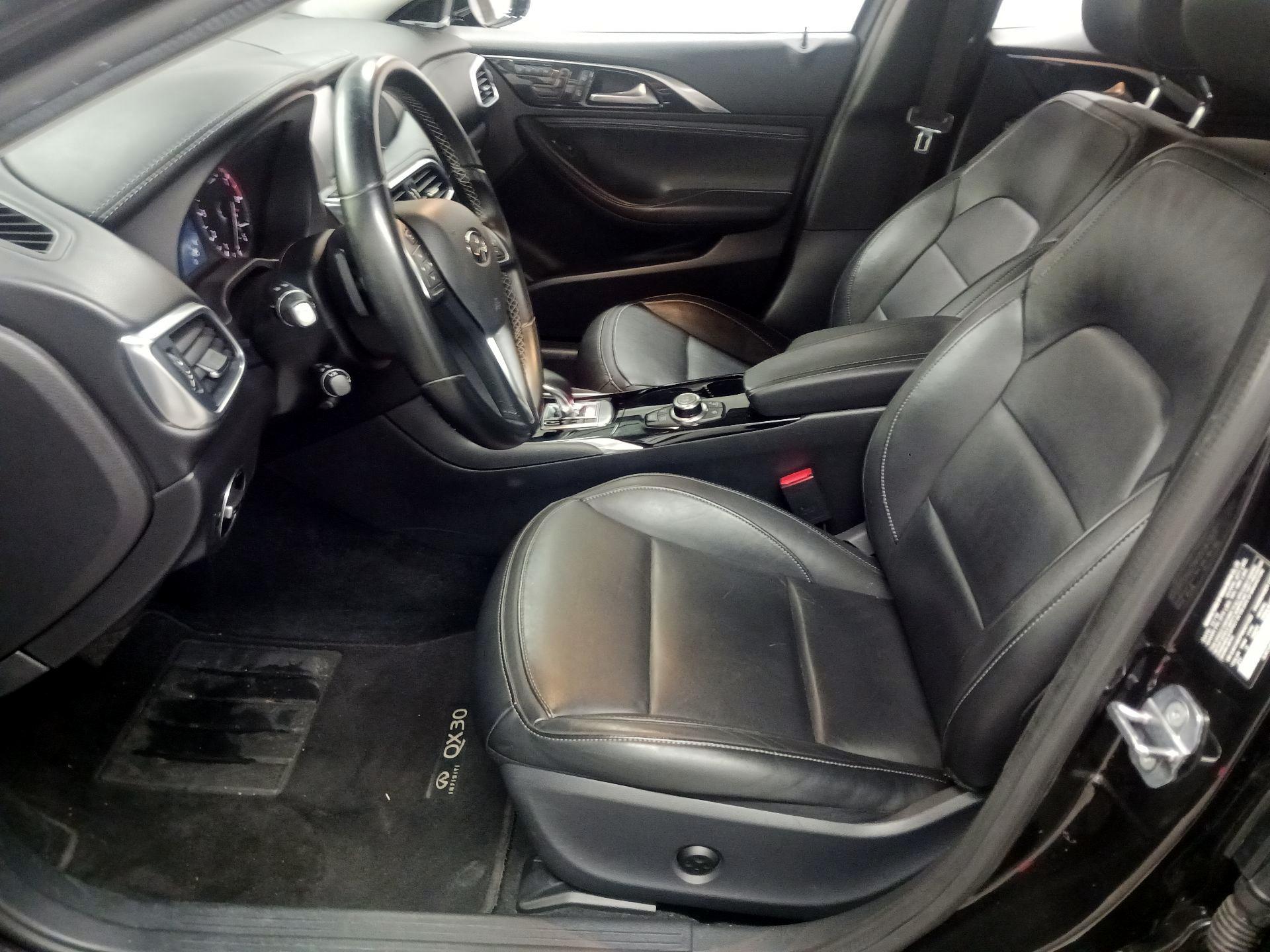 Thumbnail: 2019 INFINITI QX30 - 11