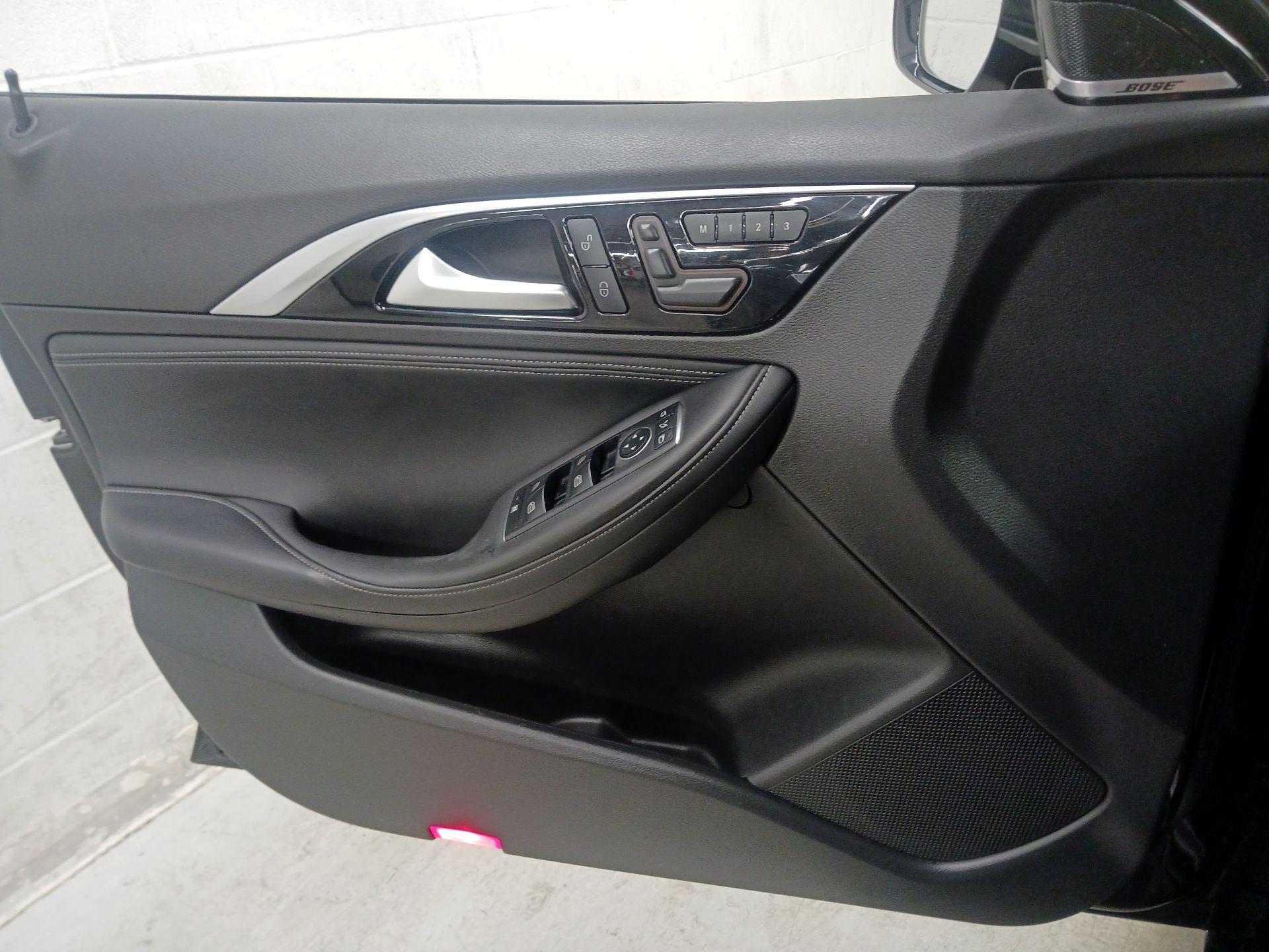 Thumbnail: 2019 INFINITI QX30 - 12