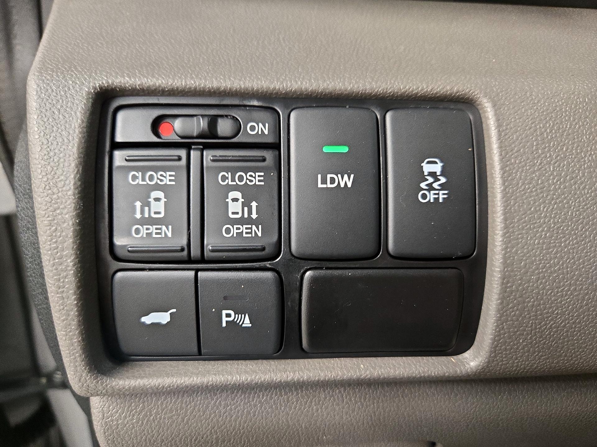 Thumbnail: 2015 Honda Odyssey - 13