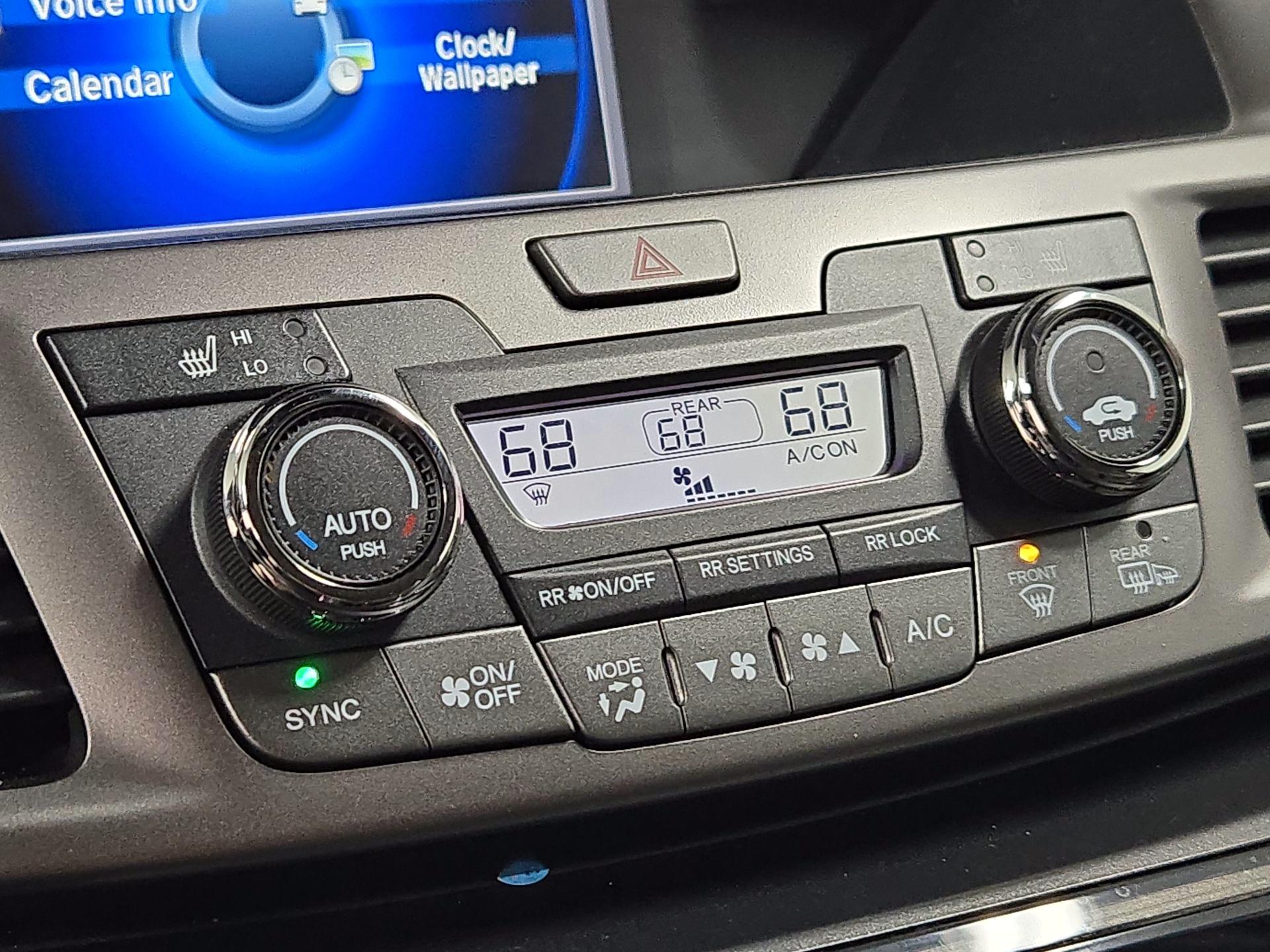 Thumbnail: 2015 Honda Odyssey - 17