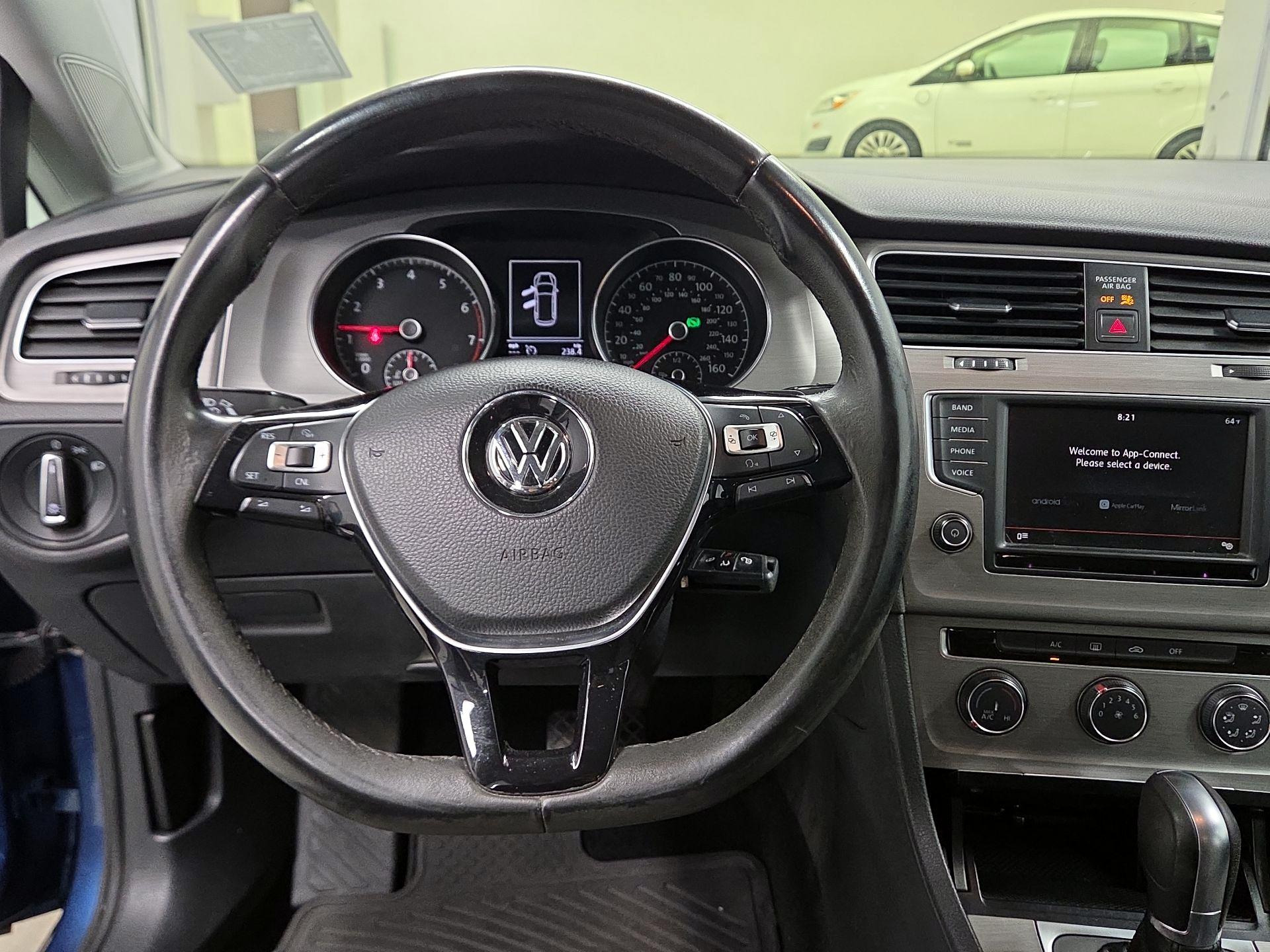Thumbnail: 2016 Volkswagen Golf - 10