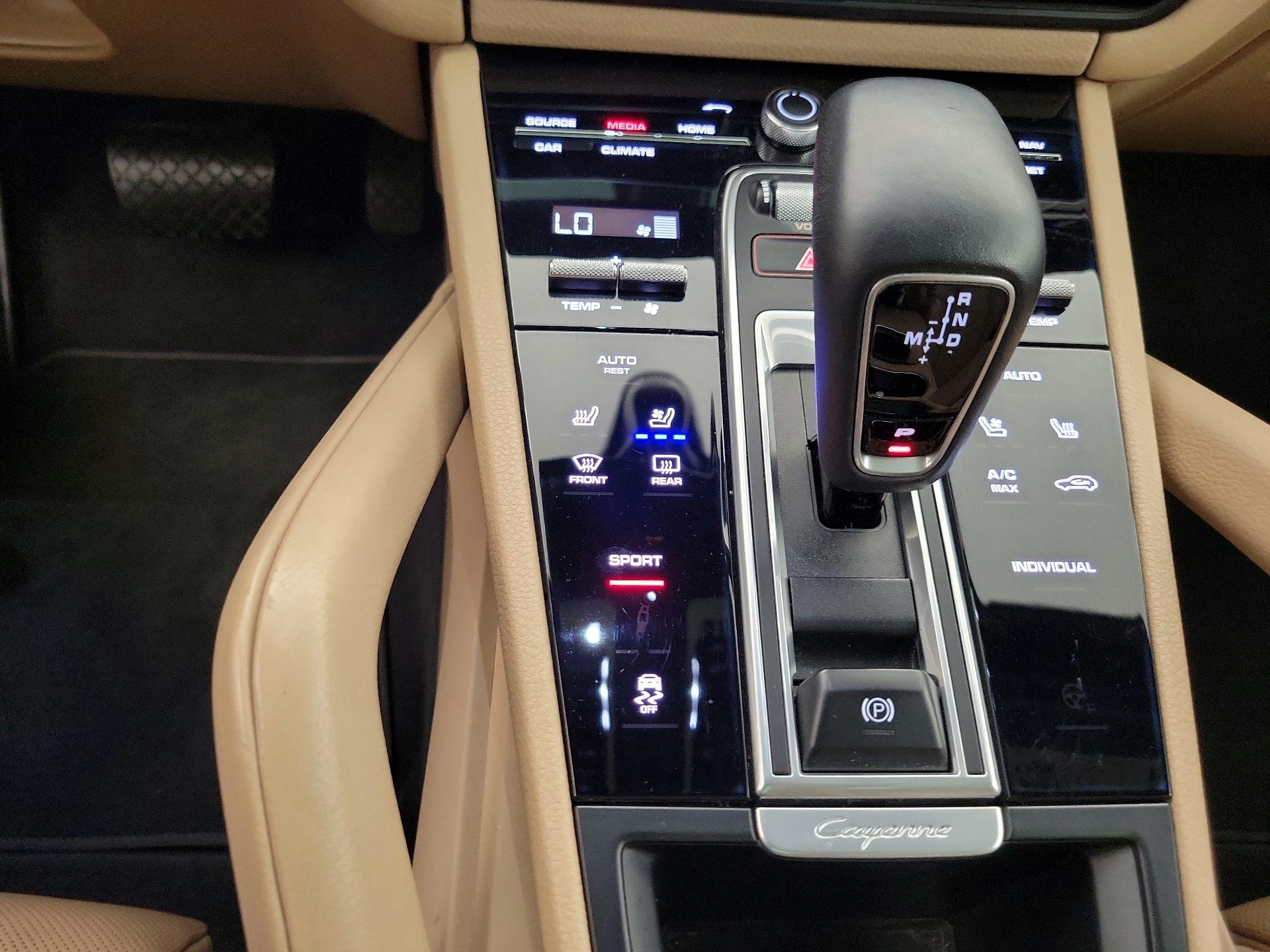 Thumbnail: 2019 Porsche Cayenne - 17