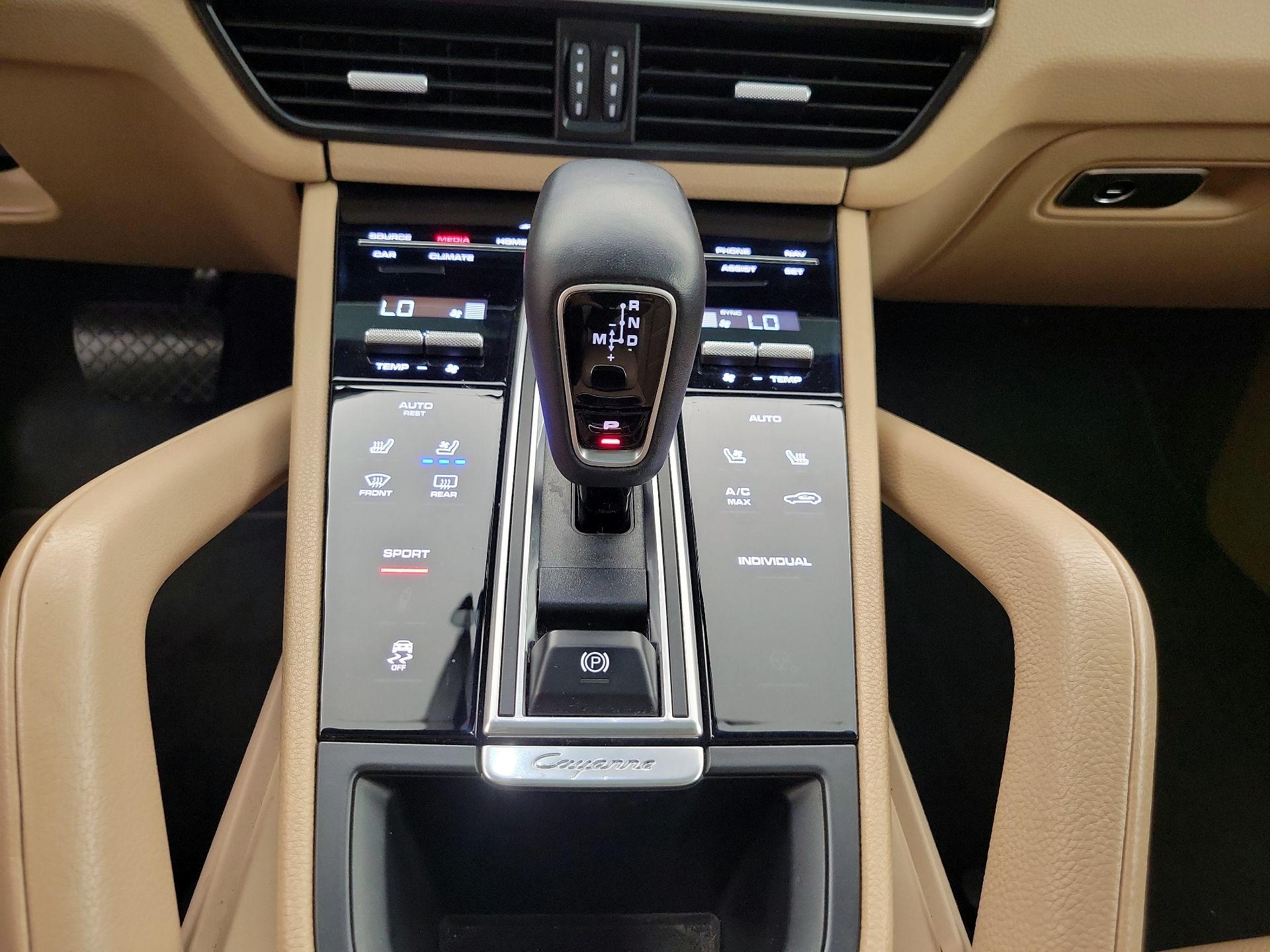 Thumbnail: 2019 Porsche Cayenne - 18