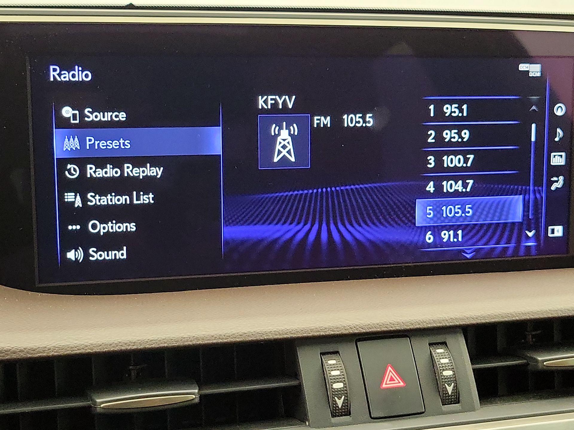 Thumbnail: 2021 Lexus ES - 16