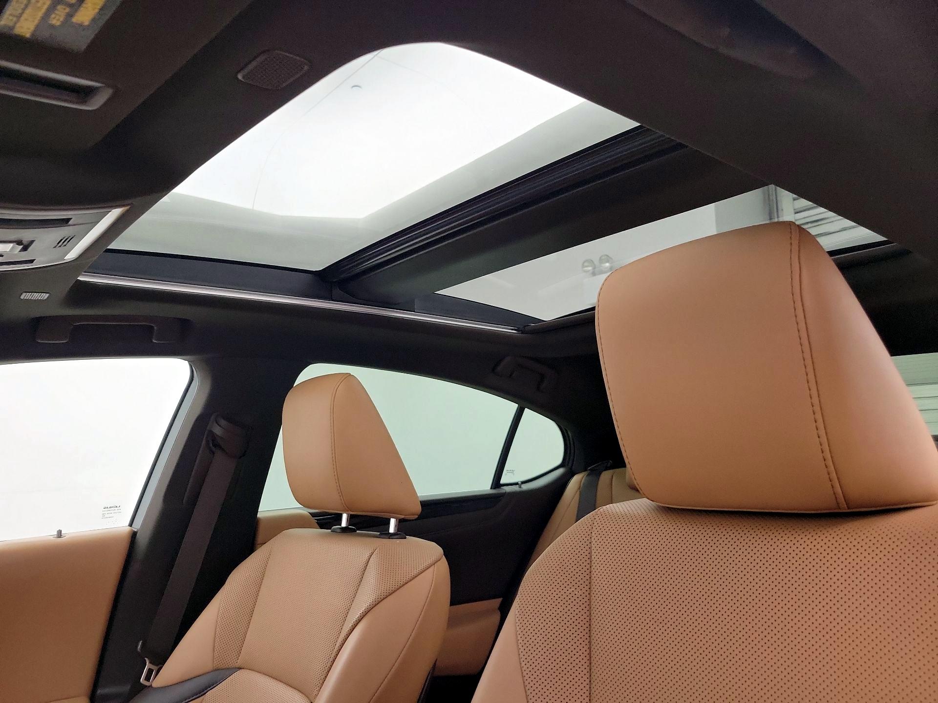 Thumbnail: 2021 Lexus ES - 20