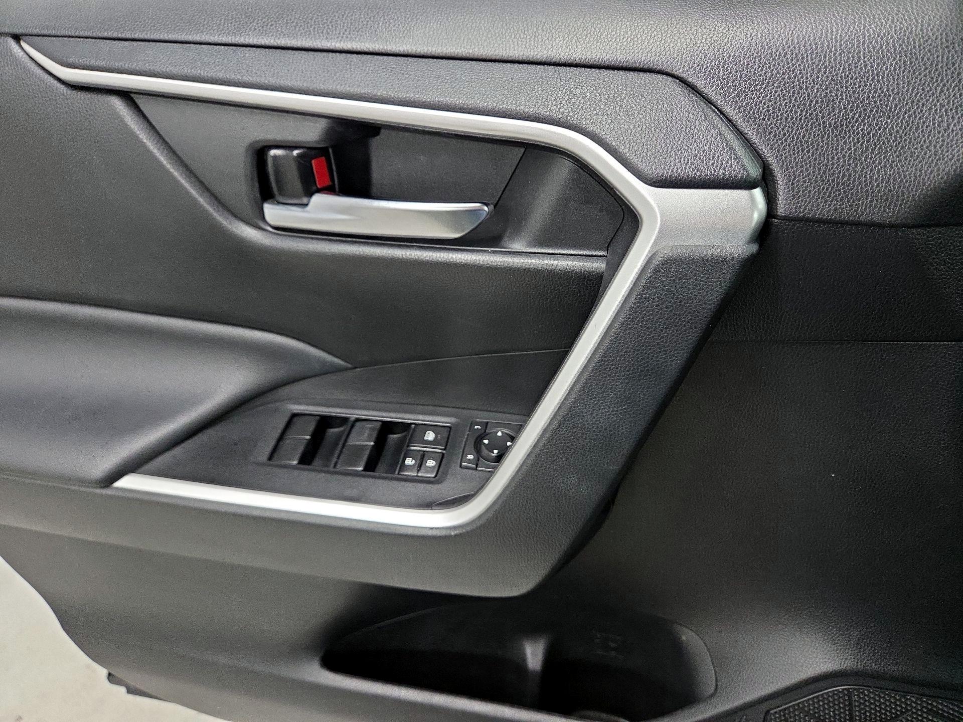 Thumbnail: 2021 Toyota RAV4 - 12
