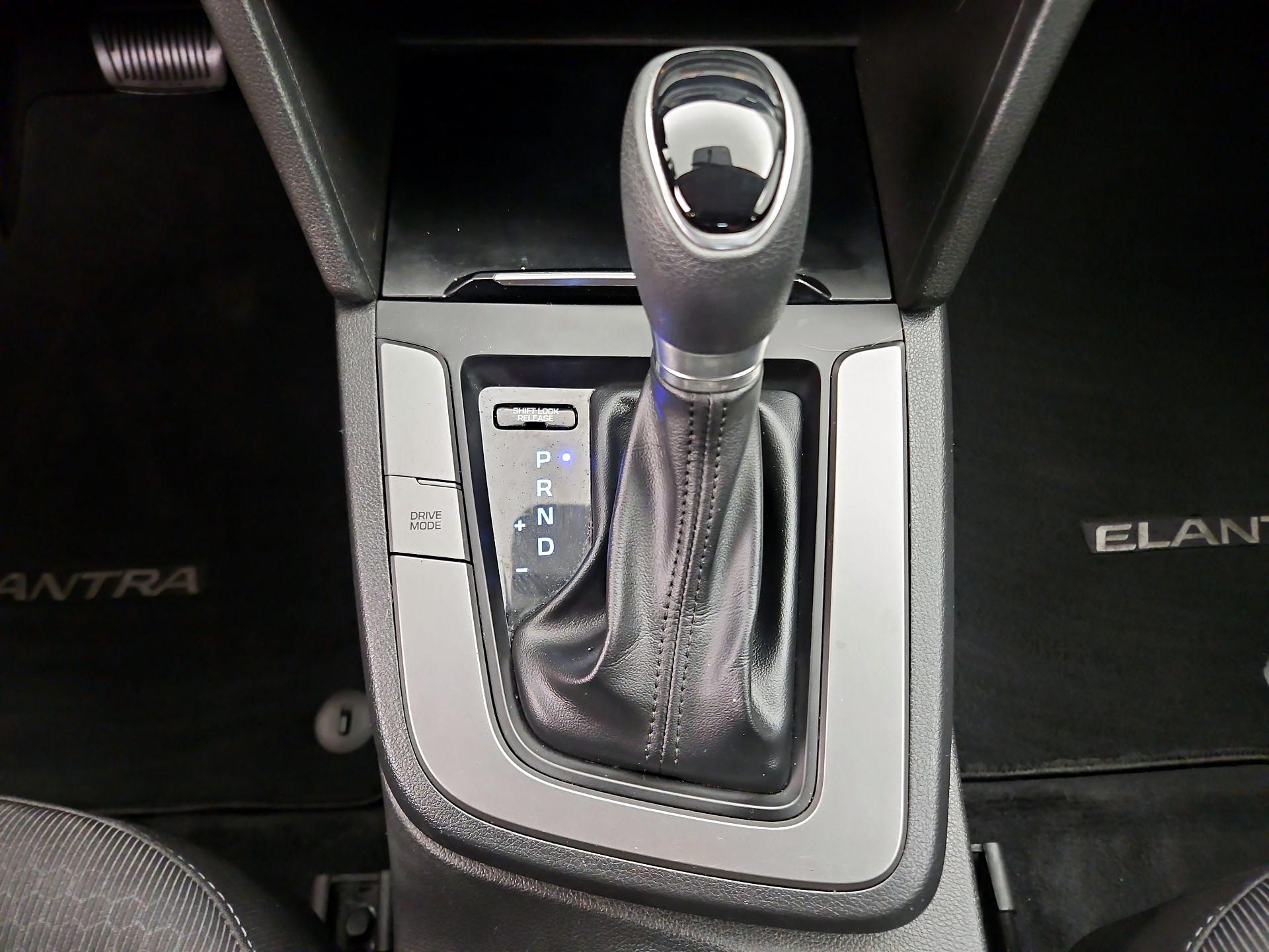 Thumbnail: 2018 Hyundai Elantra - 16