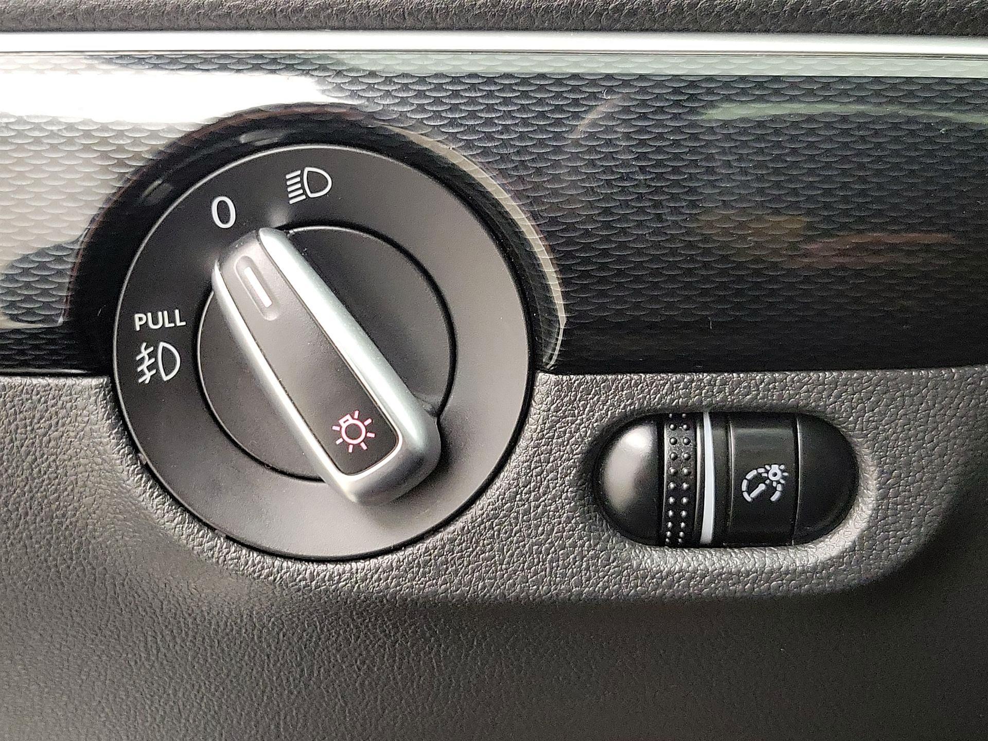 Thumbnail: 2015 Volkswagen Jetta - 13