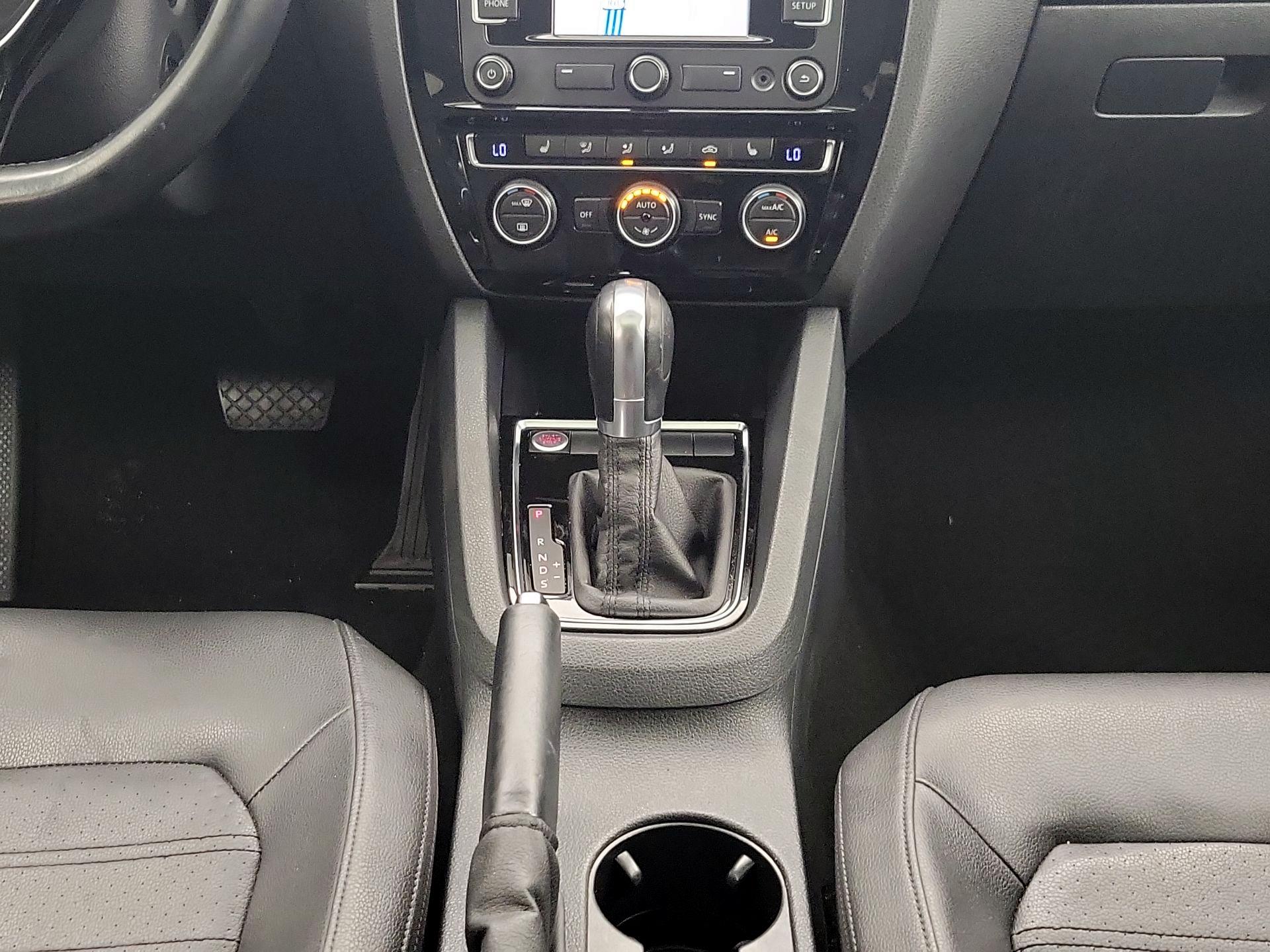 Thumbnail: 2015 Volkswagen Jetta - 18
