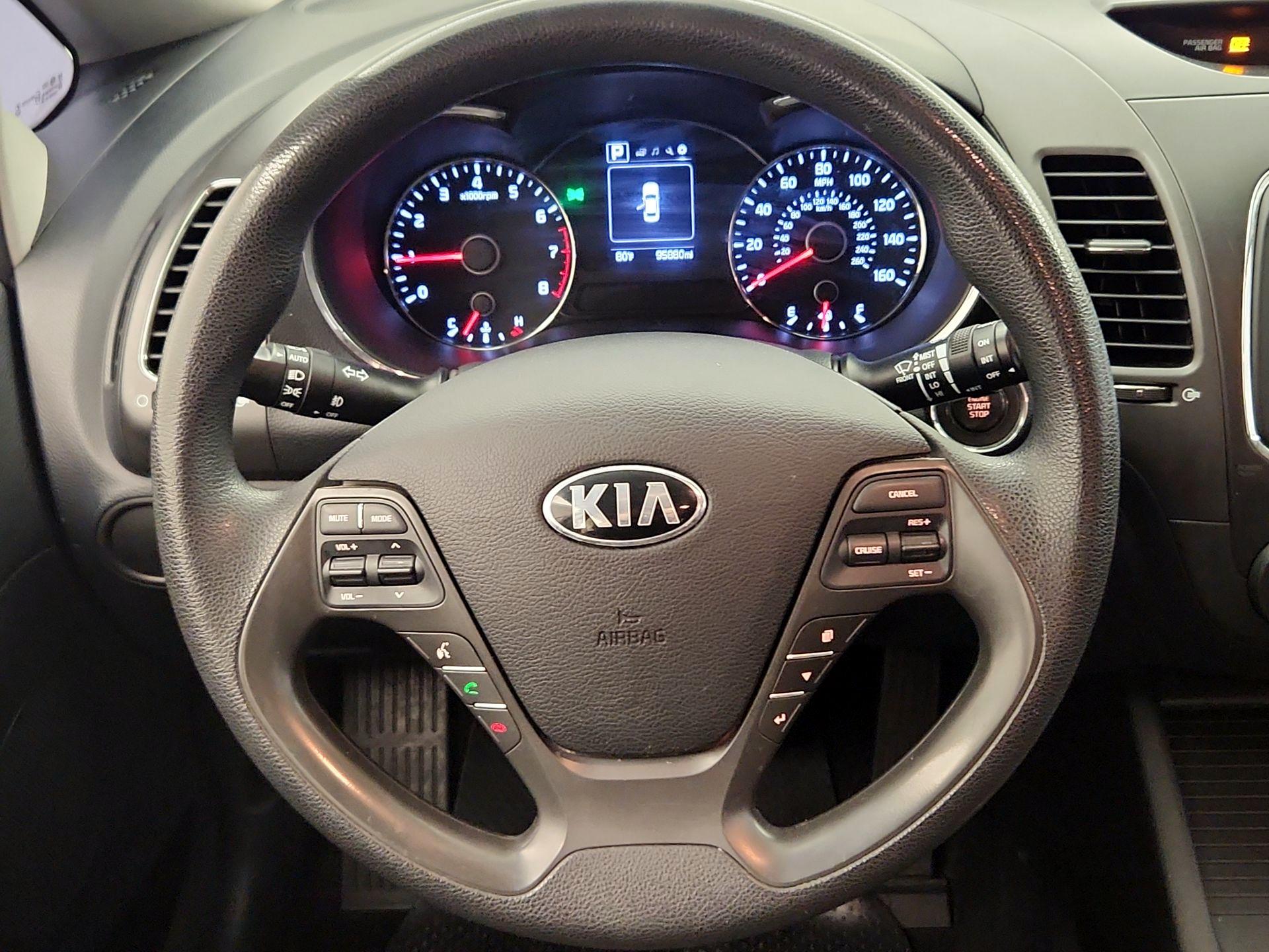 Thumbnail: 2017 Kia Forte - 10