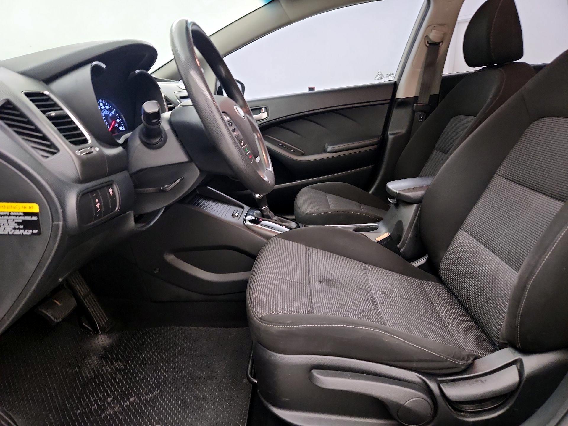 Thumbnail: 2017 Kia Forte - 11