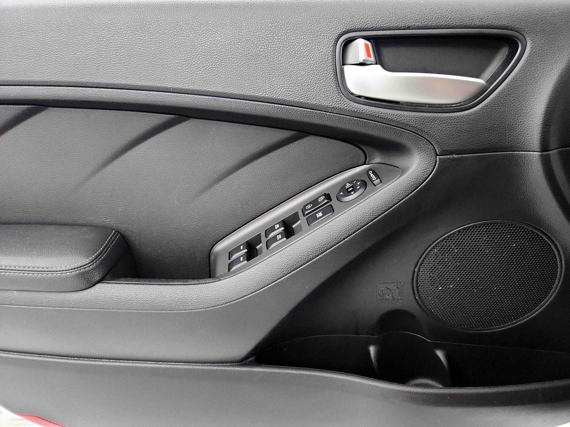 Thumbnail: 2017 Kia Forte - 12