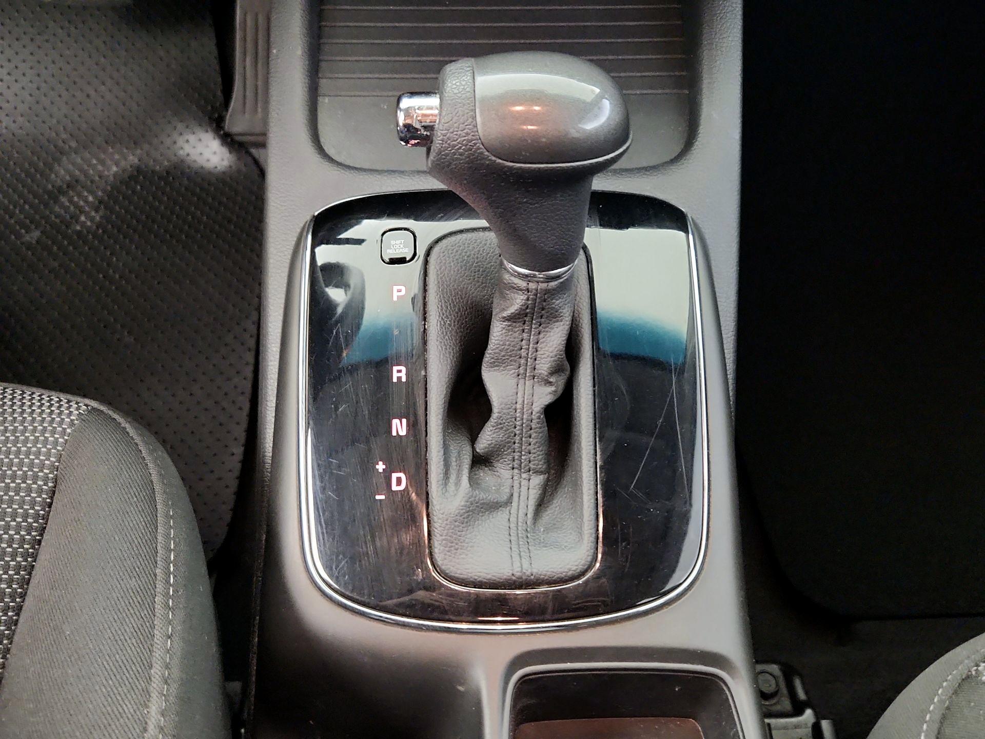 Thumbnail: 2017 Kia Forte - 17