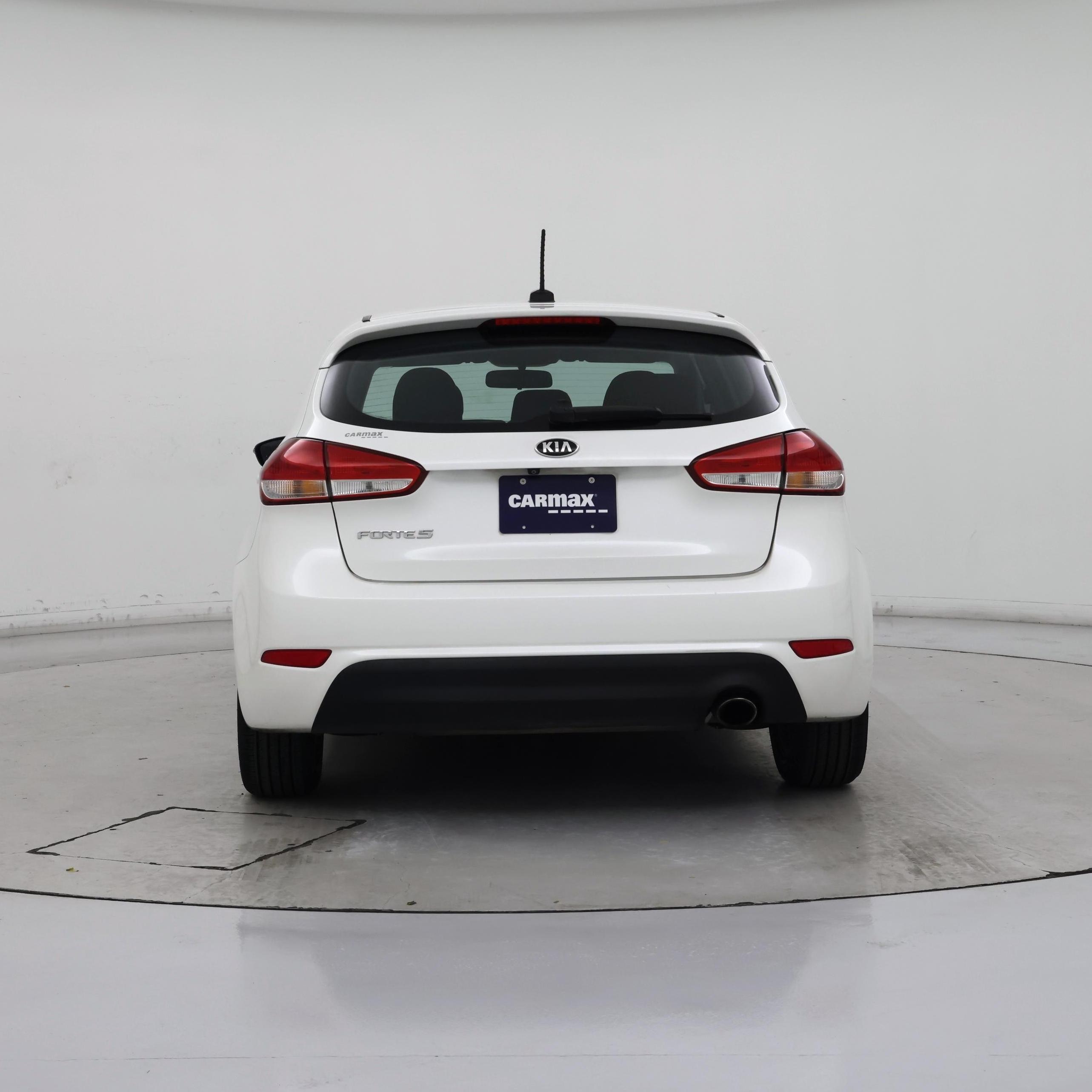 Thumbnail: 2017 Kia Forte - 6