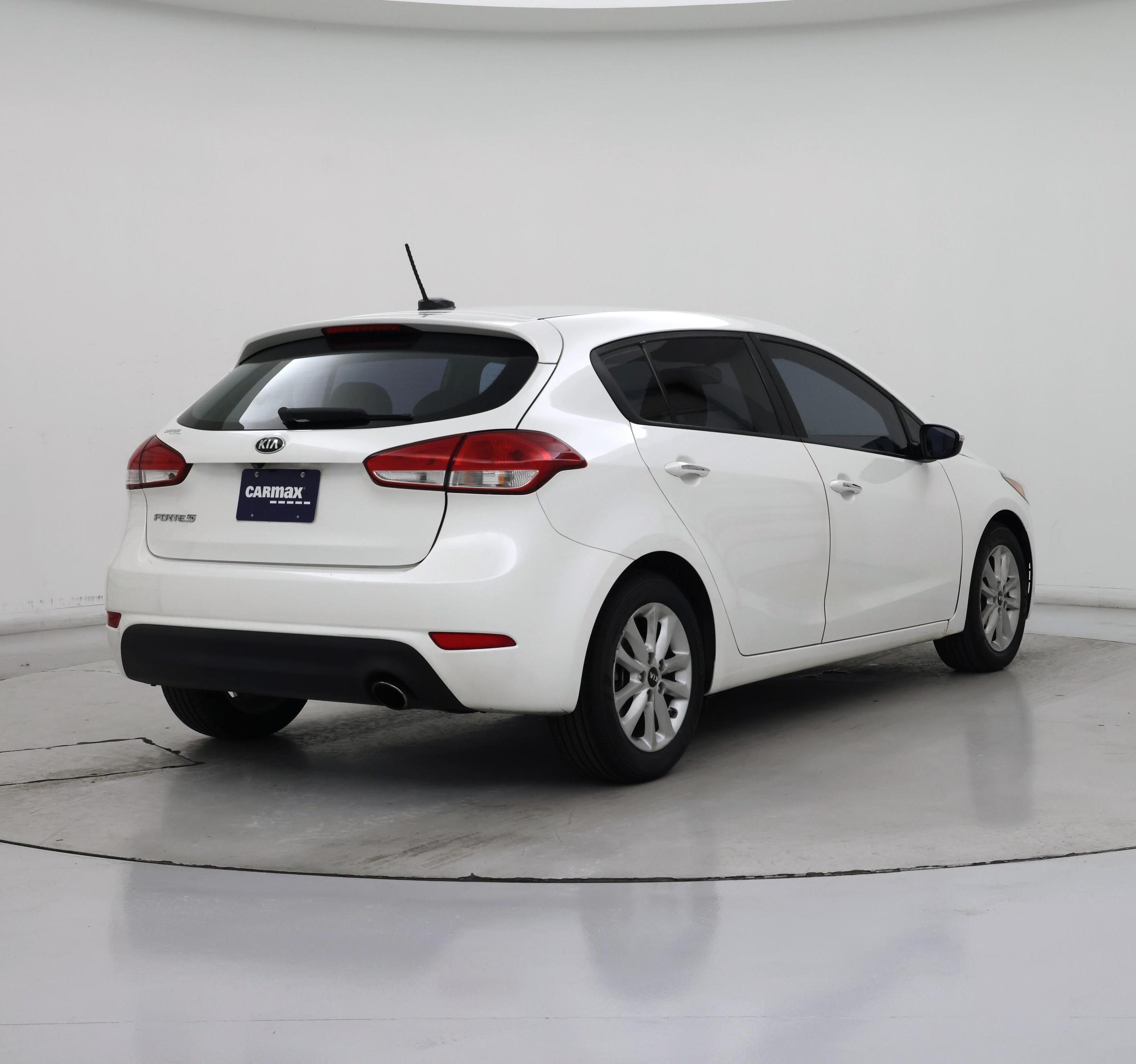 Thumbnail: 2017 Kia Forte - 8