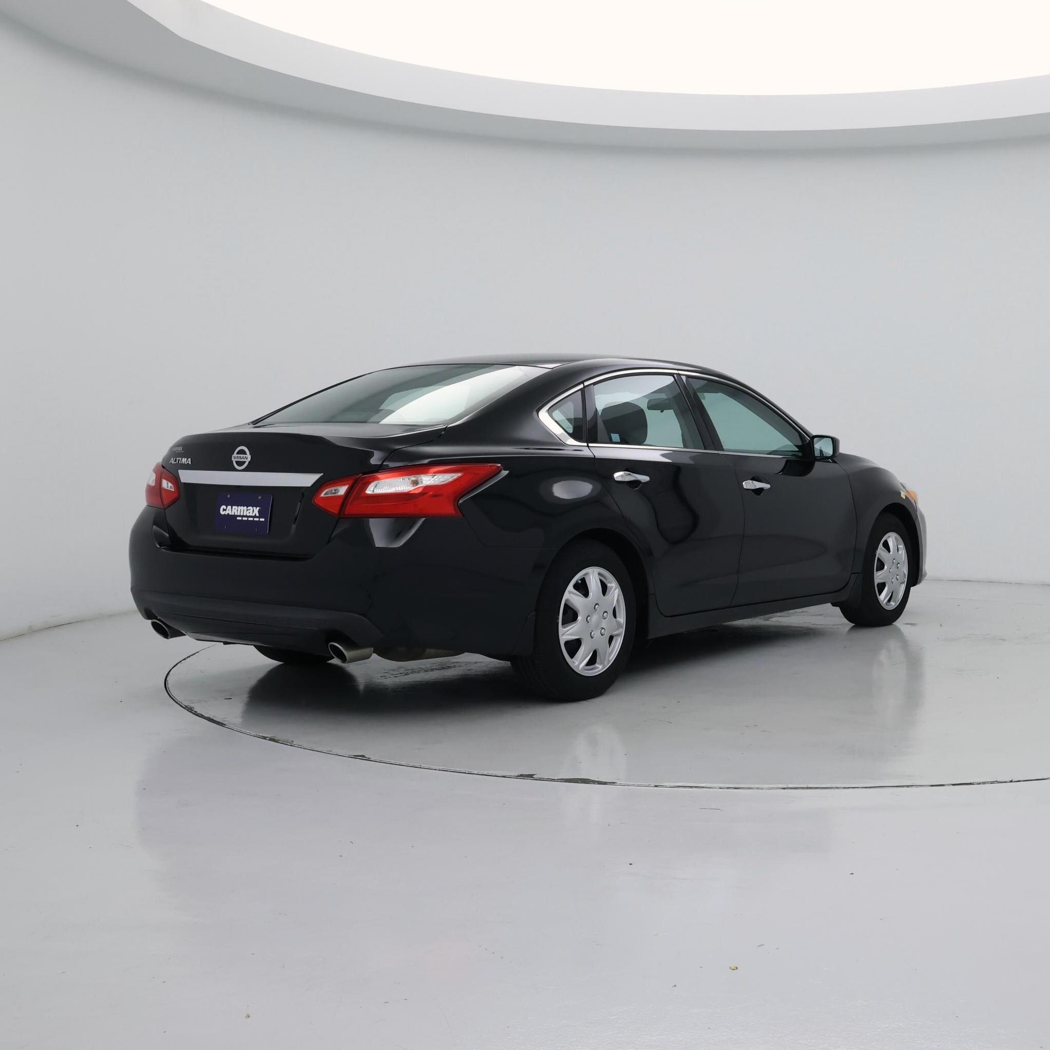 Thumbnail: 2016 Nissan Altima - 8