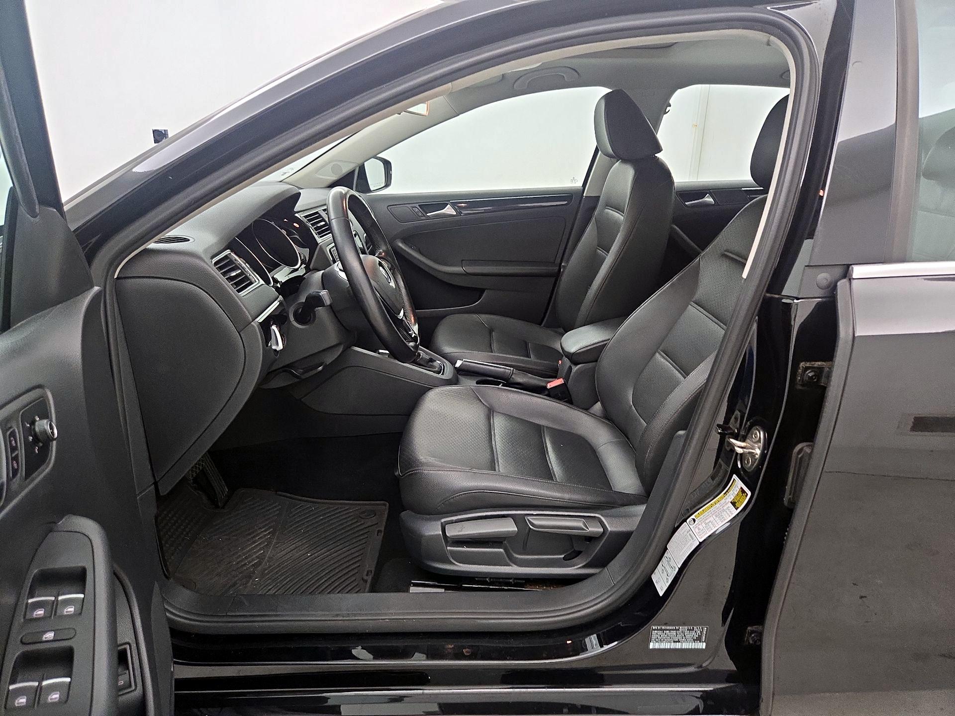 Thumbnail: 2016 Volkswagen Jetta - 11