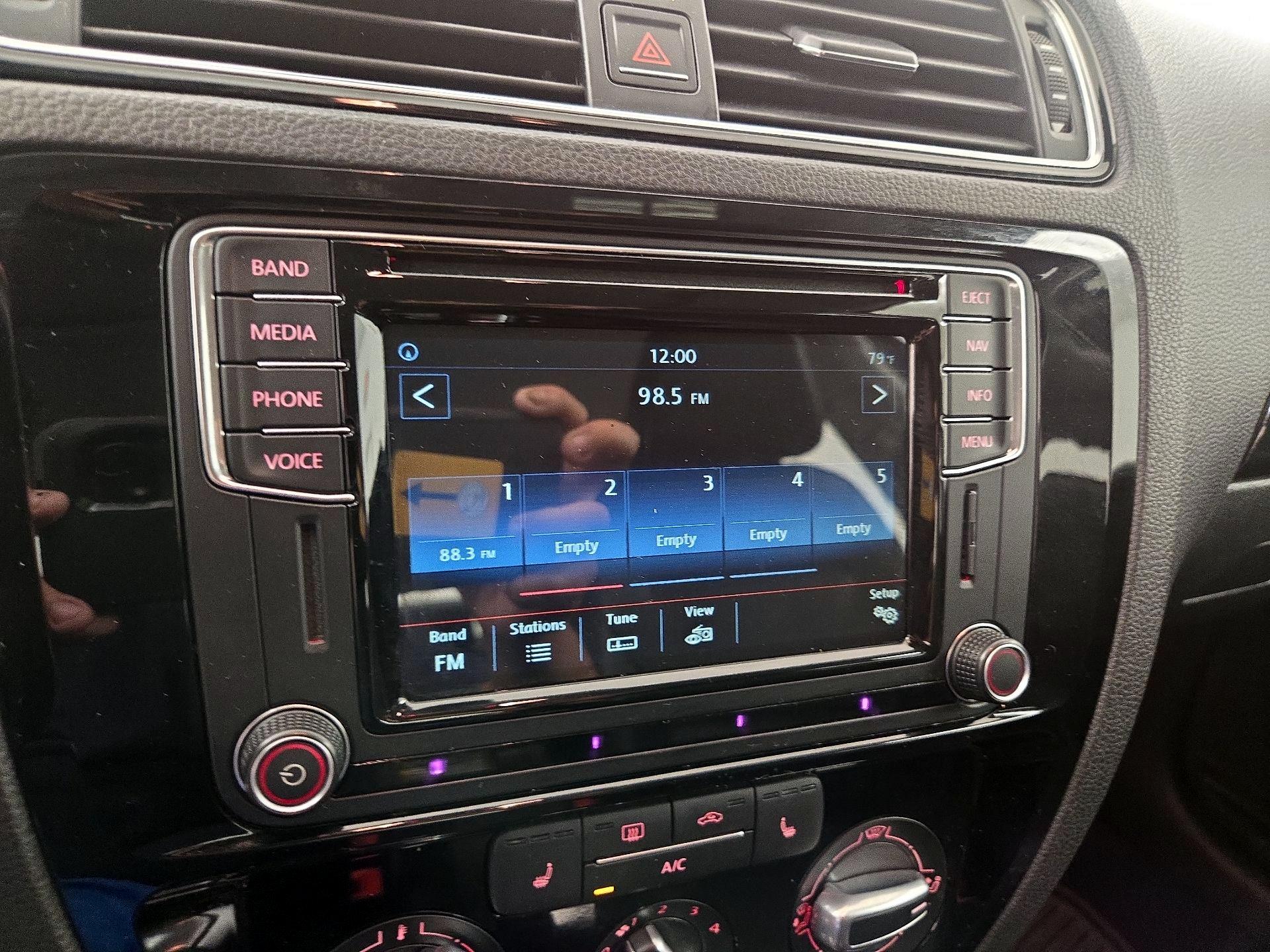 Thumbnail: 2016 Volkswagen Jetta - 16