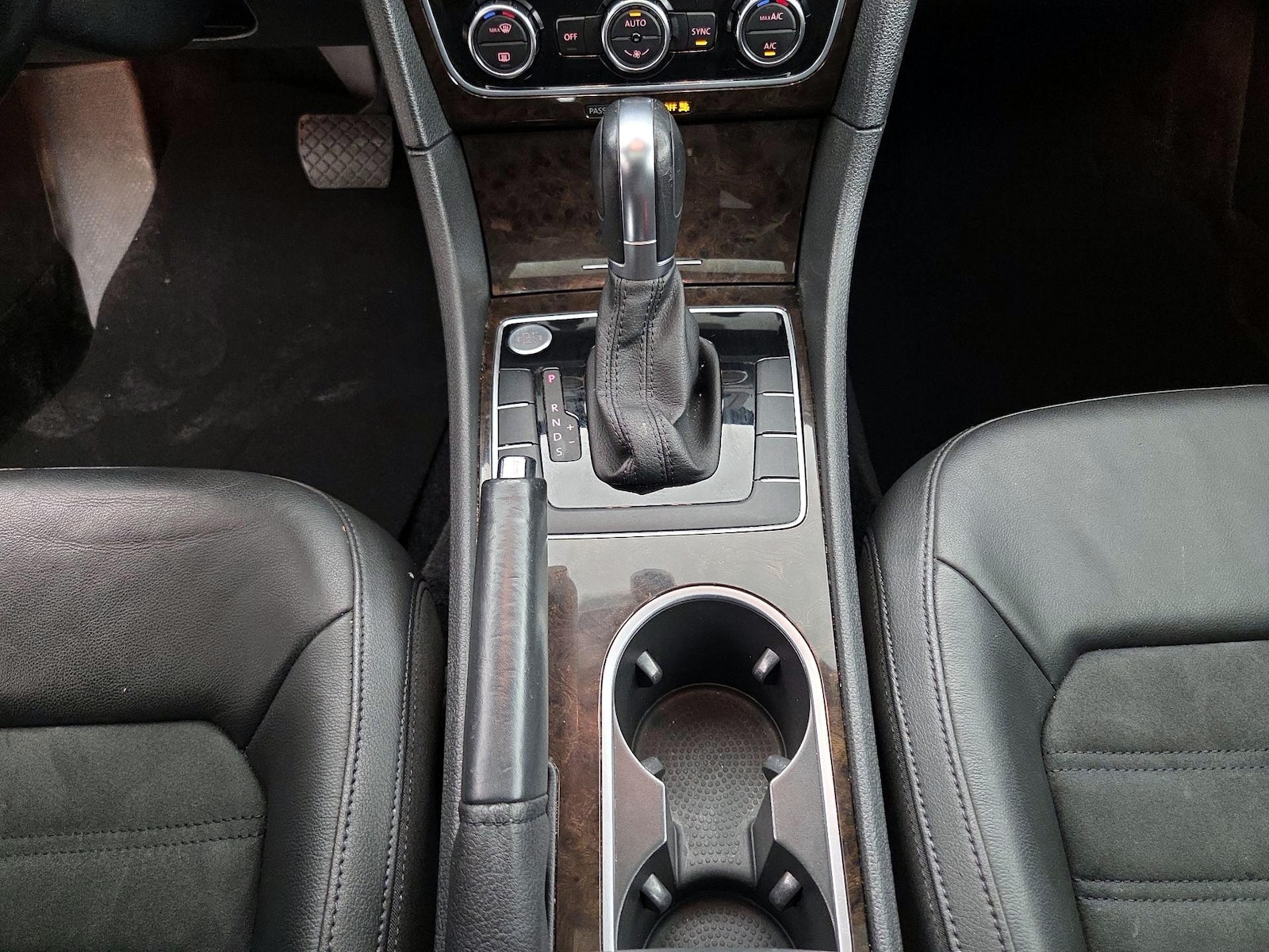 2015 Volkswagen Passat SEL Premium - Photo 17
