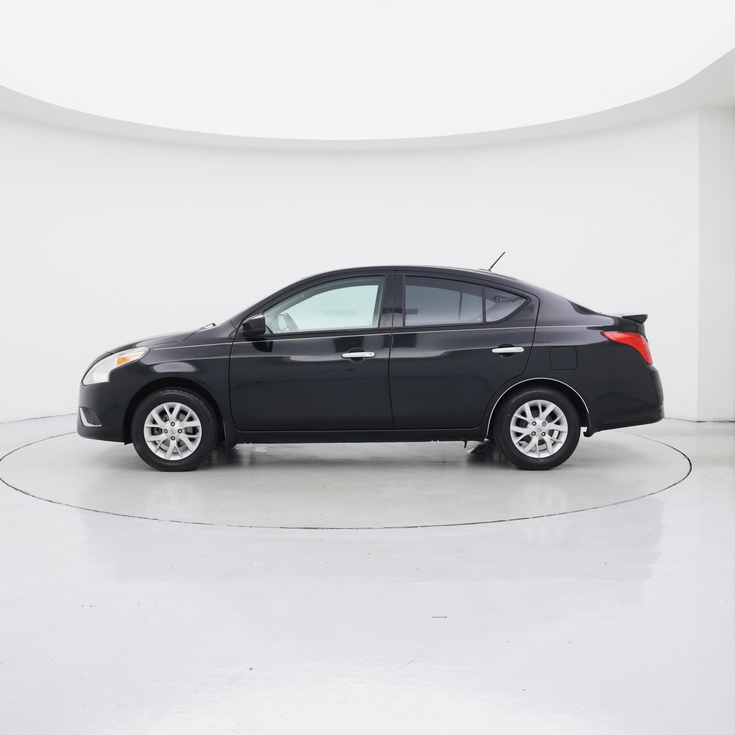 Thumbnail: 2017 Nissan Versa - 3