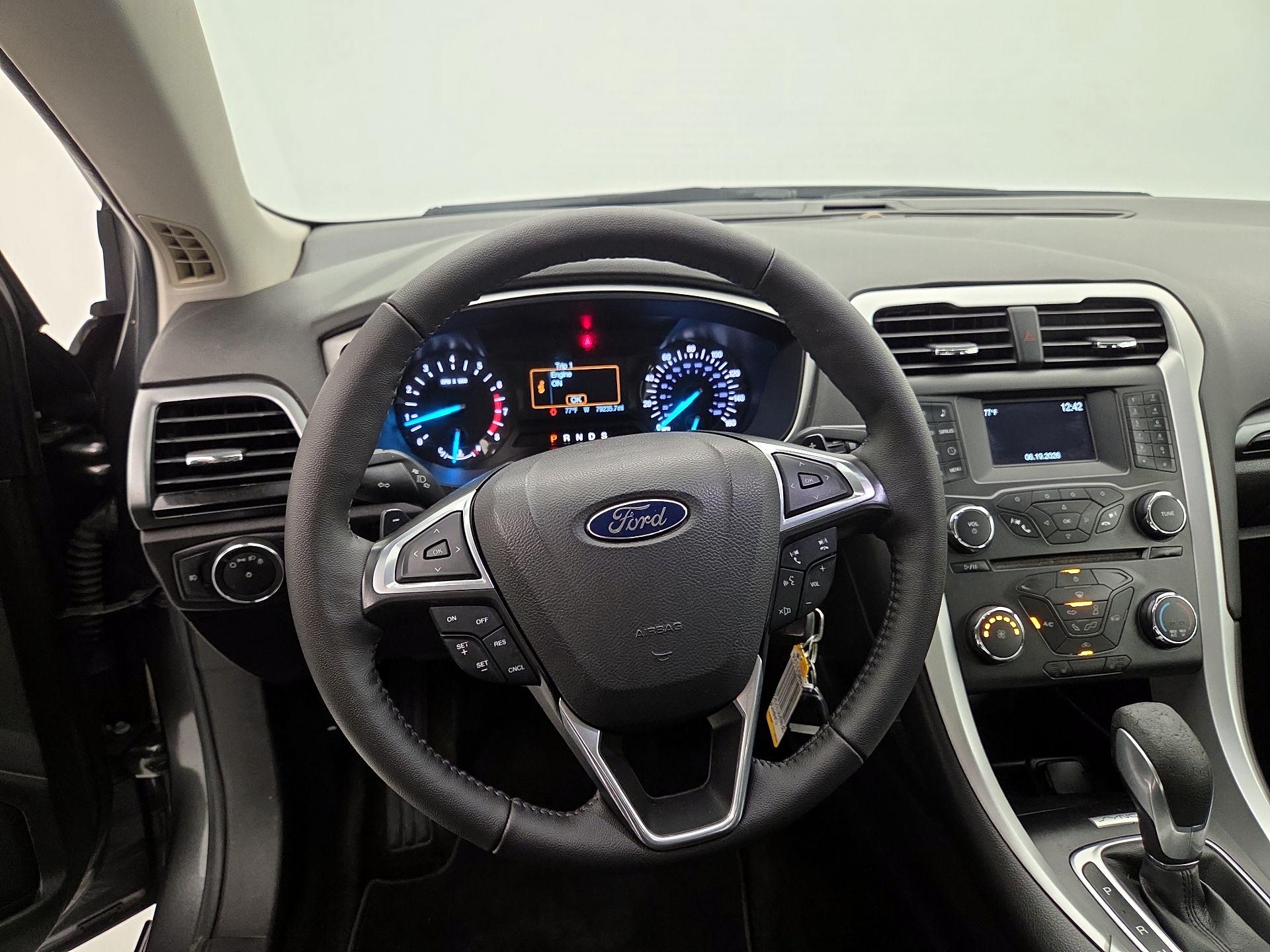 Thumbnail: 2016 Ford Fusion - 10