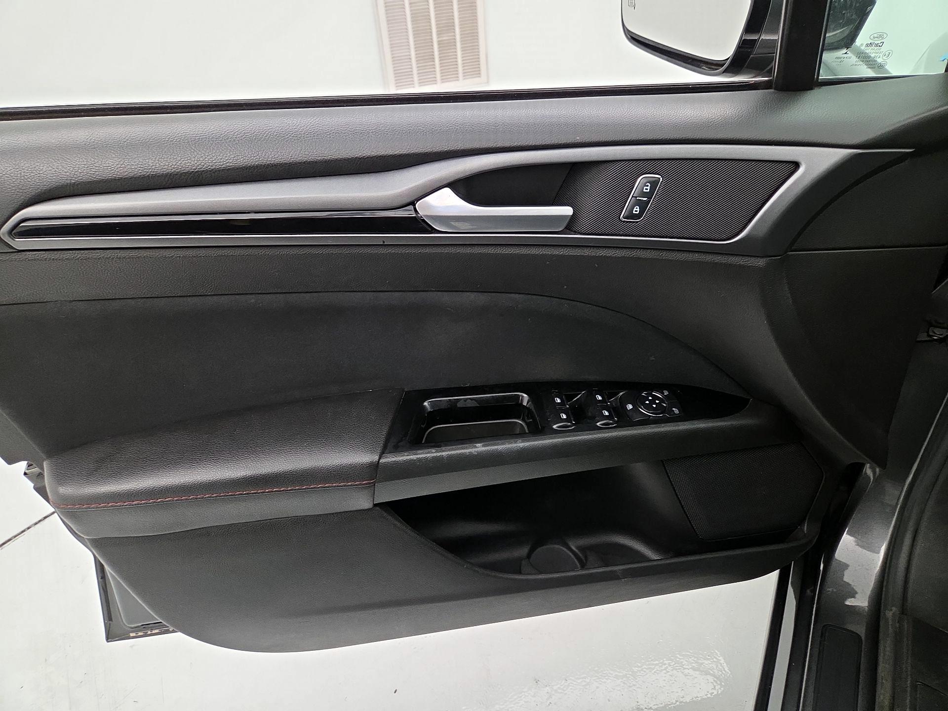 Thumbnail: 2016 Ford Fusion - 12