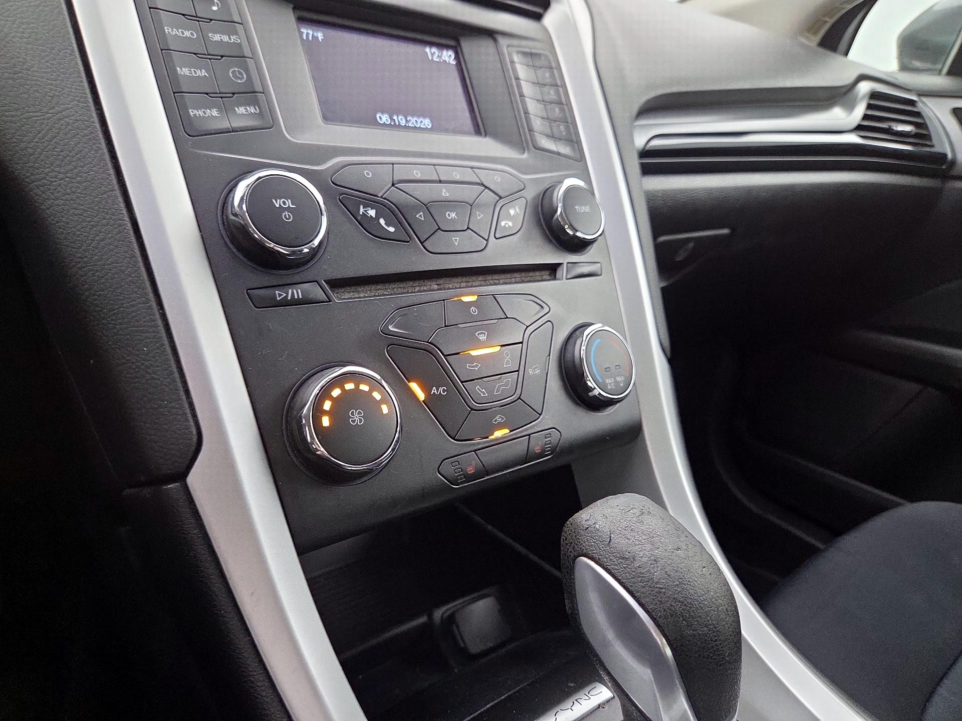 Thumbnail: 2016 Ford Fusion - 16