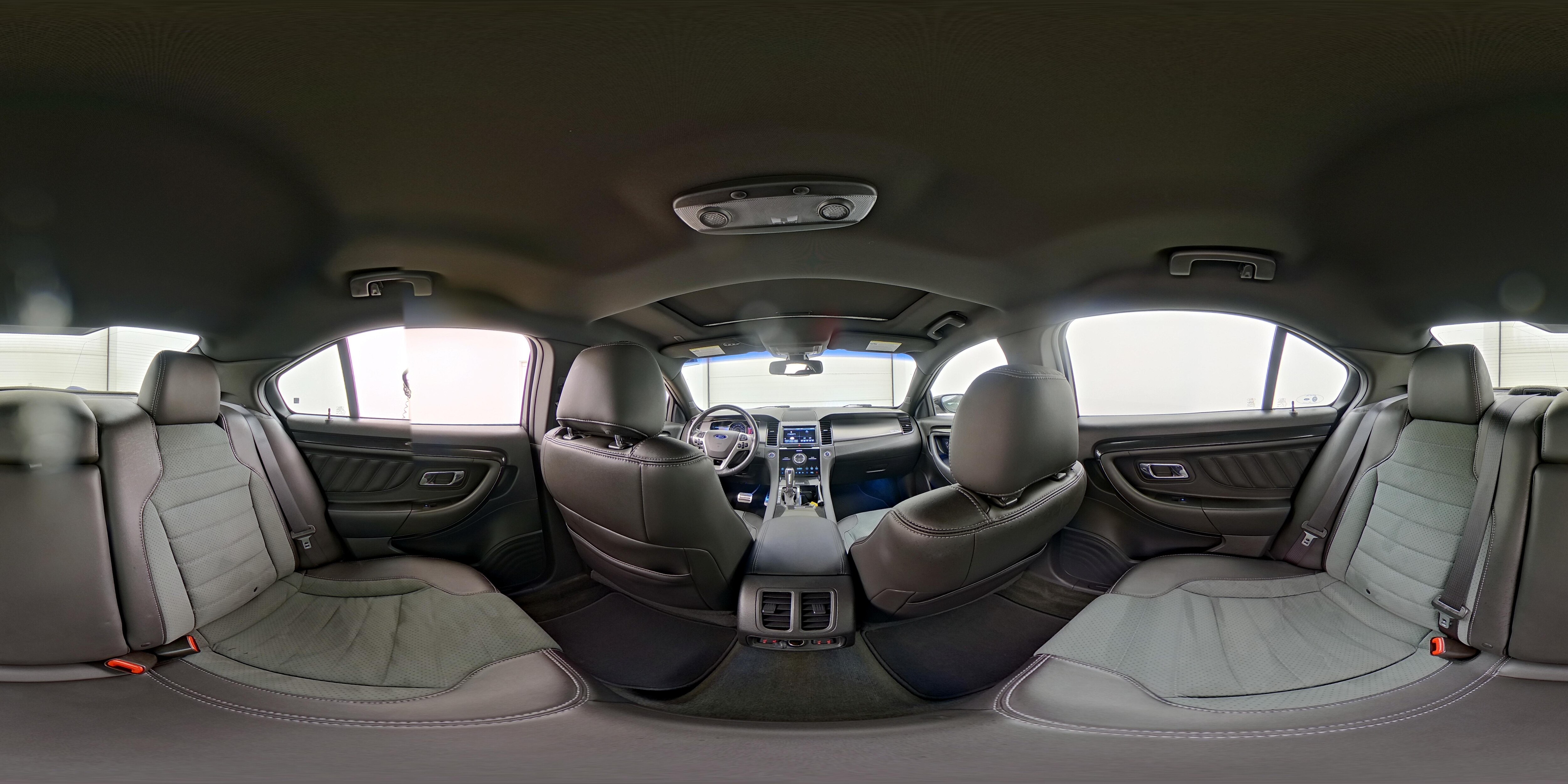 2015 Ford Taurus SHO - Photo 27