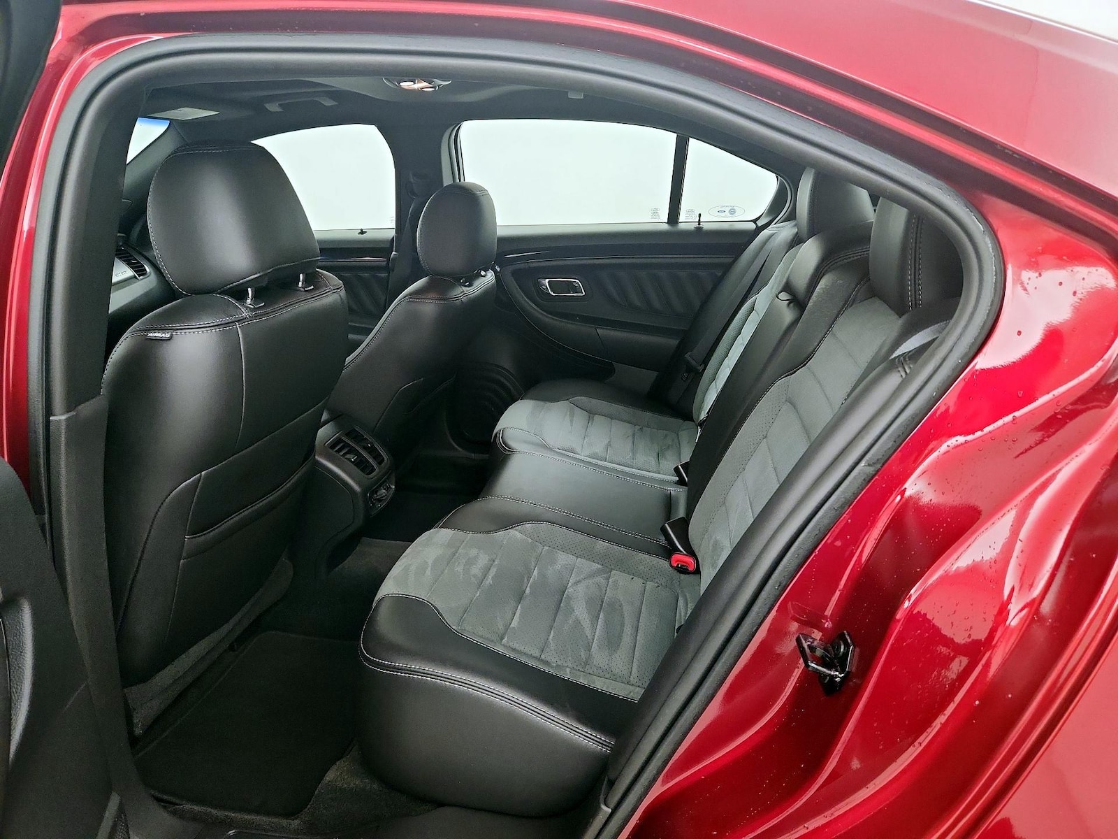 2015 Ford Taurus SHO - Photo 22