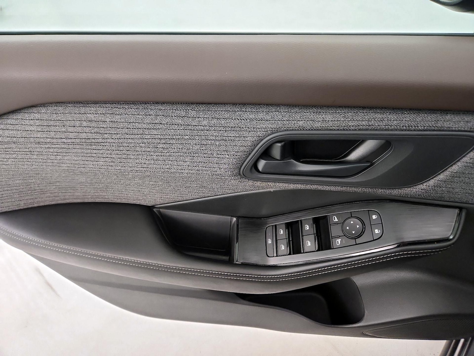 2022 Nissan Rogue S - Photo 13