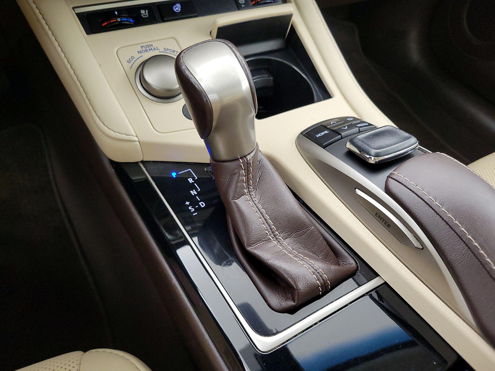 Thumbnail: 2018 Lexus ES - 18