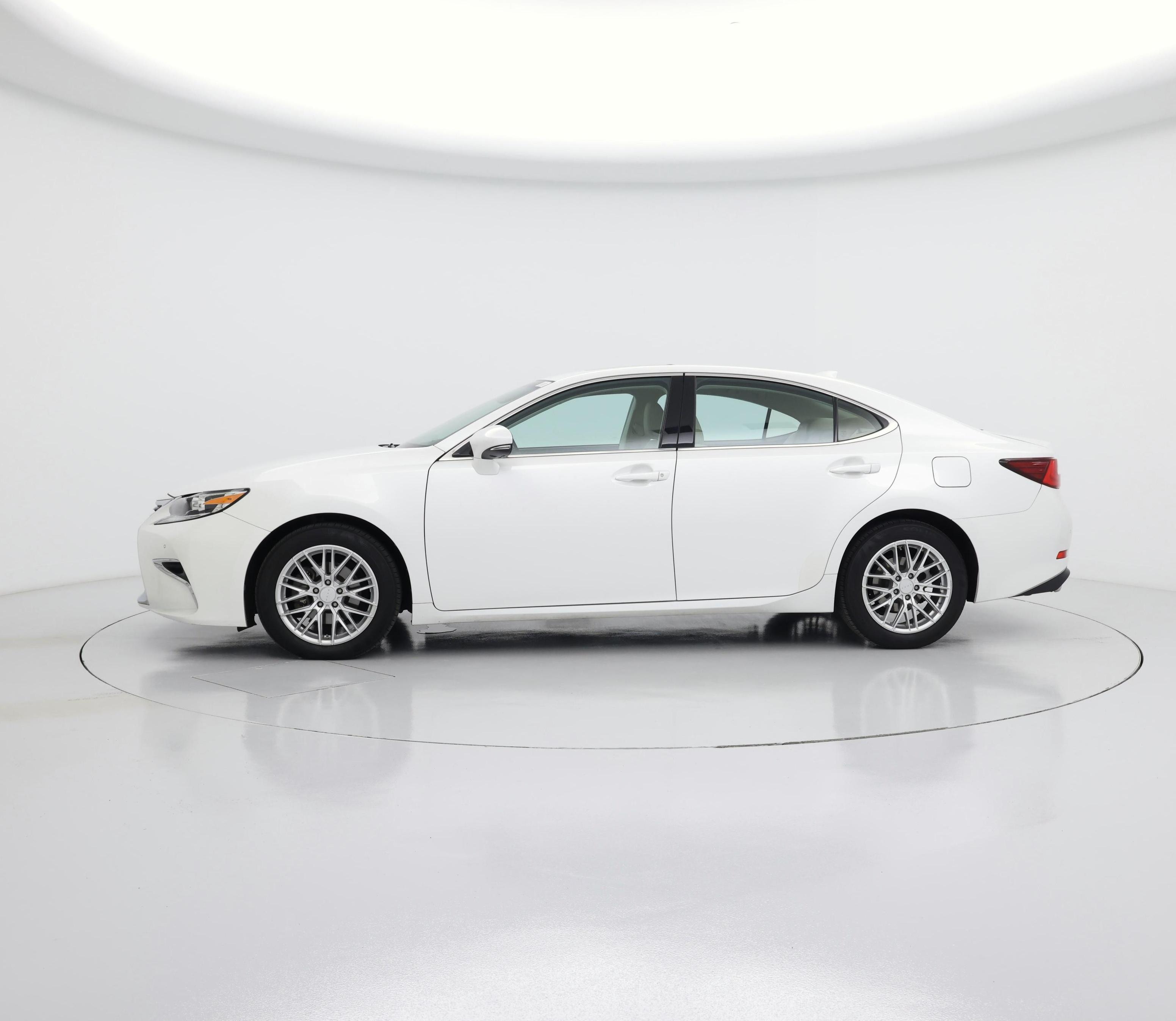 Thumbnail: 2018 Lexus ES - 3