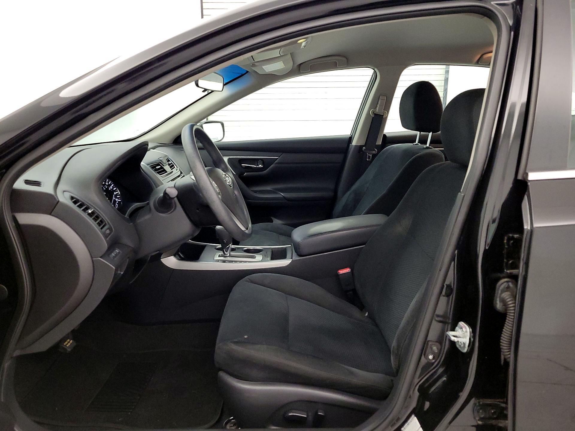 Thumbnail: 2015 Nissan Altima - 11