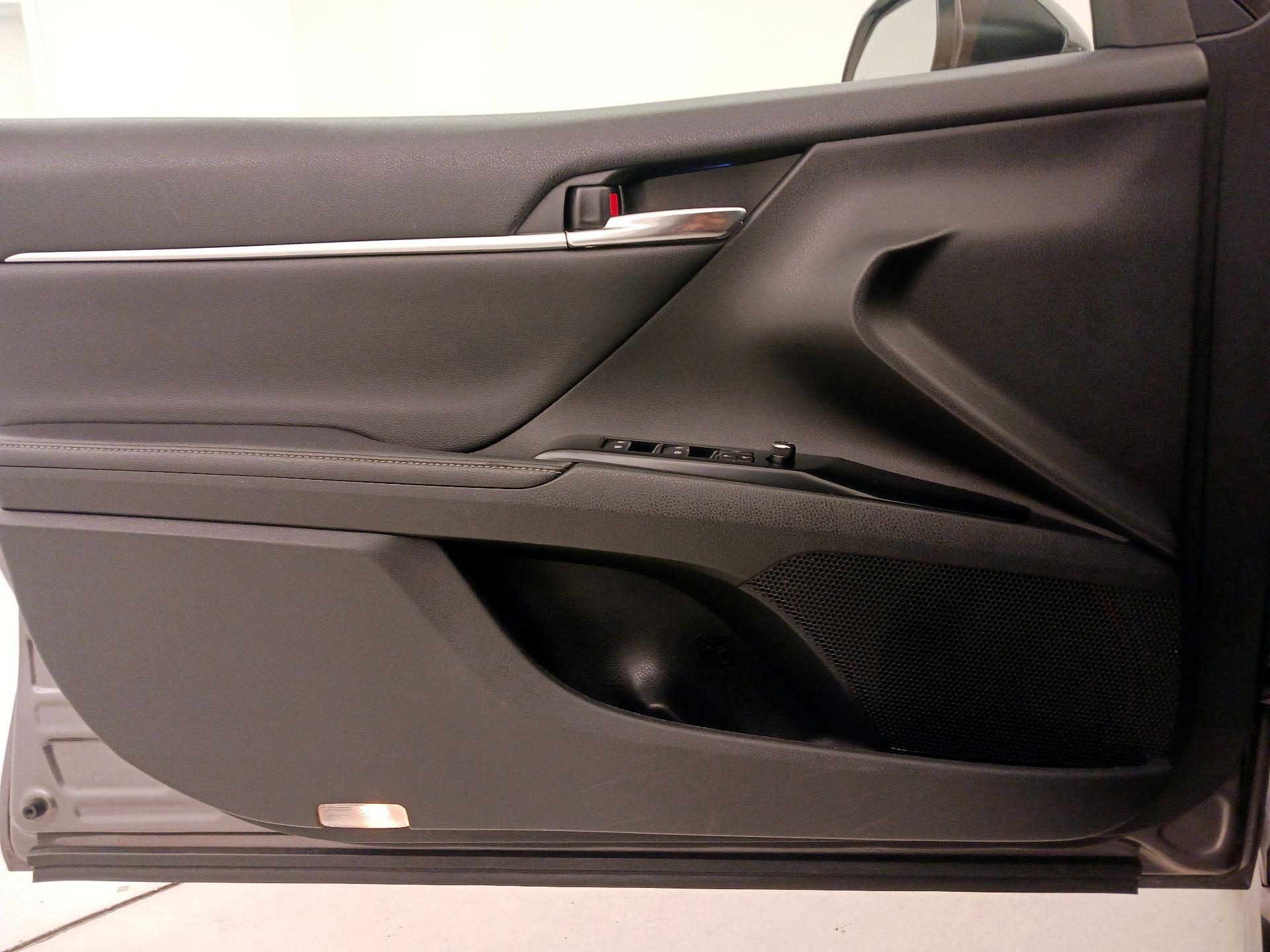 Thumbnail: 2020 Toyota Camry - 12