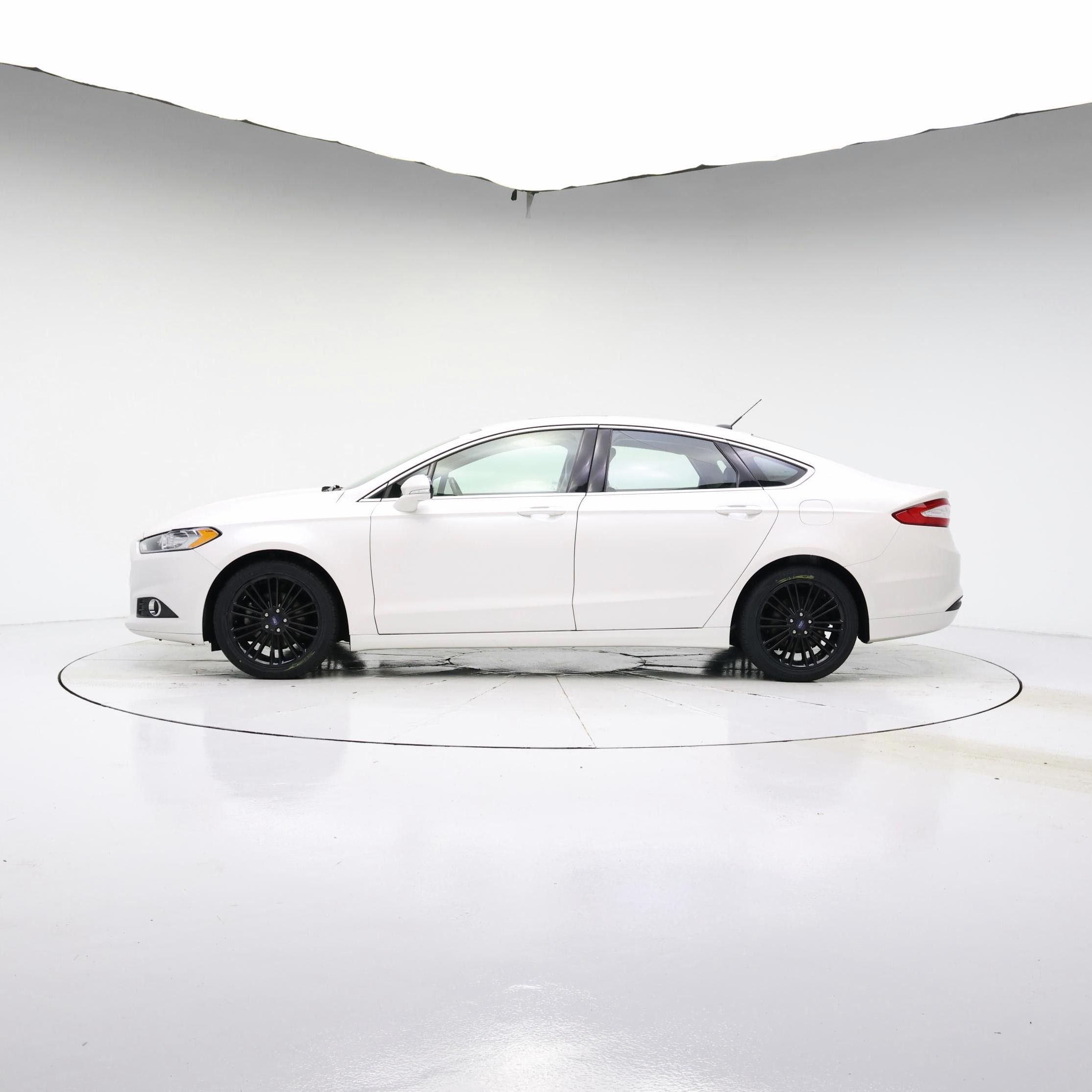 Thumbnail: 2014 Ford Fusion - 3